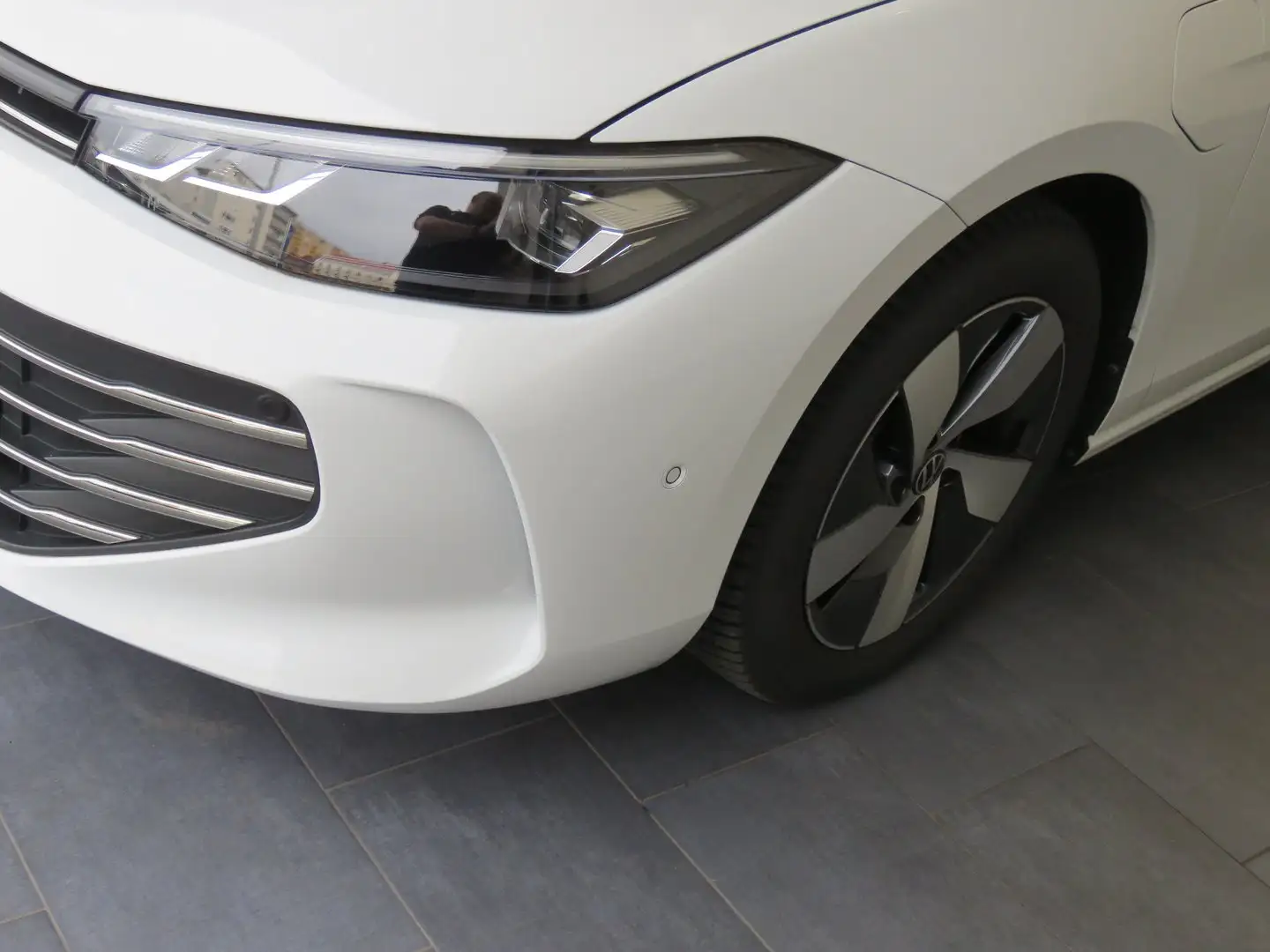 Volkswagen Passat Variant Business eHybrid 150kW Weiß - 2