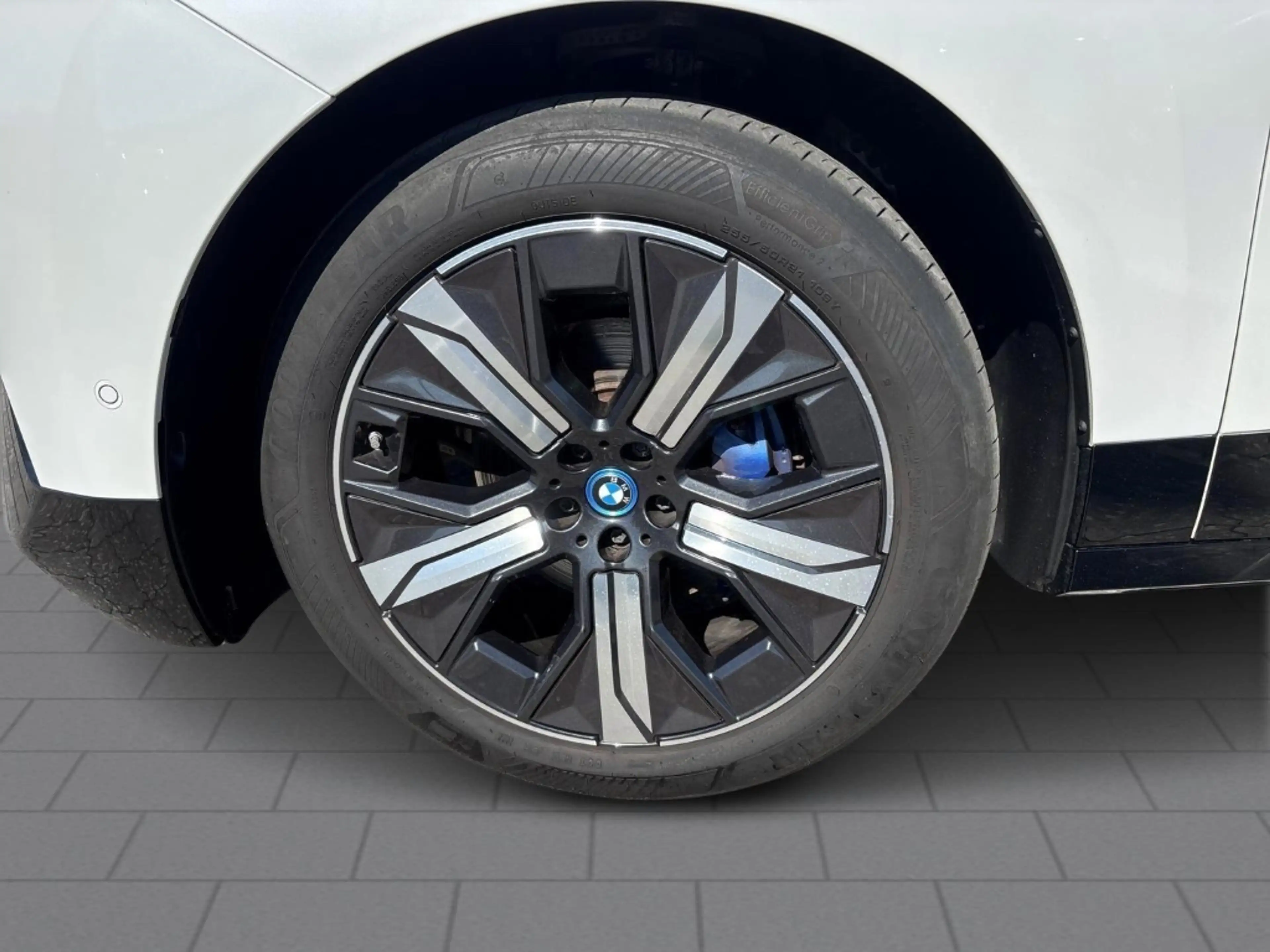 BMW iX XDRIVE40 AHK-el. klappb. AHK-klappbar AHK El. Pano — photo 6