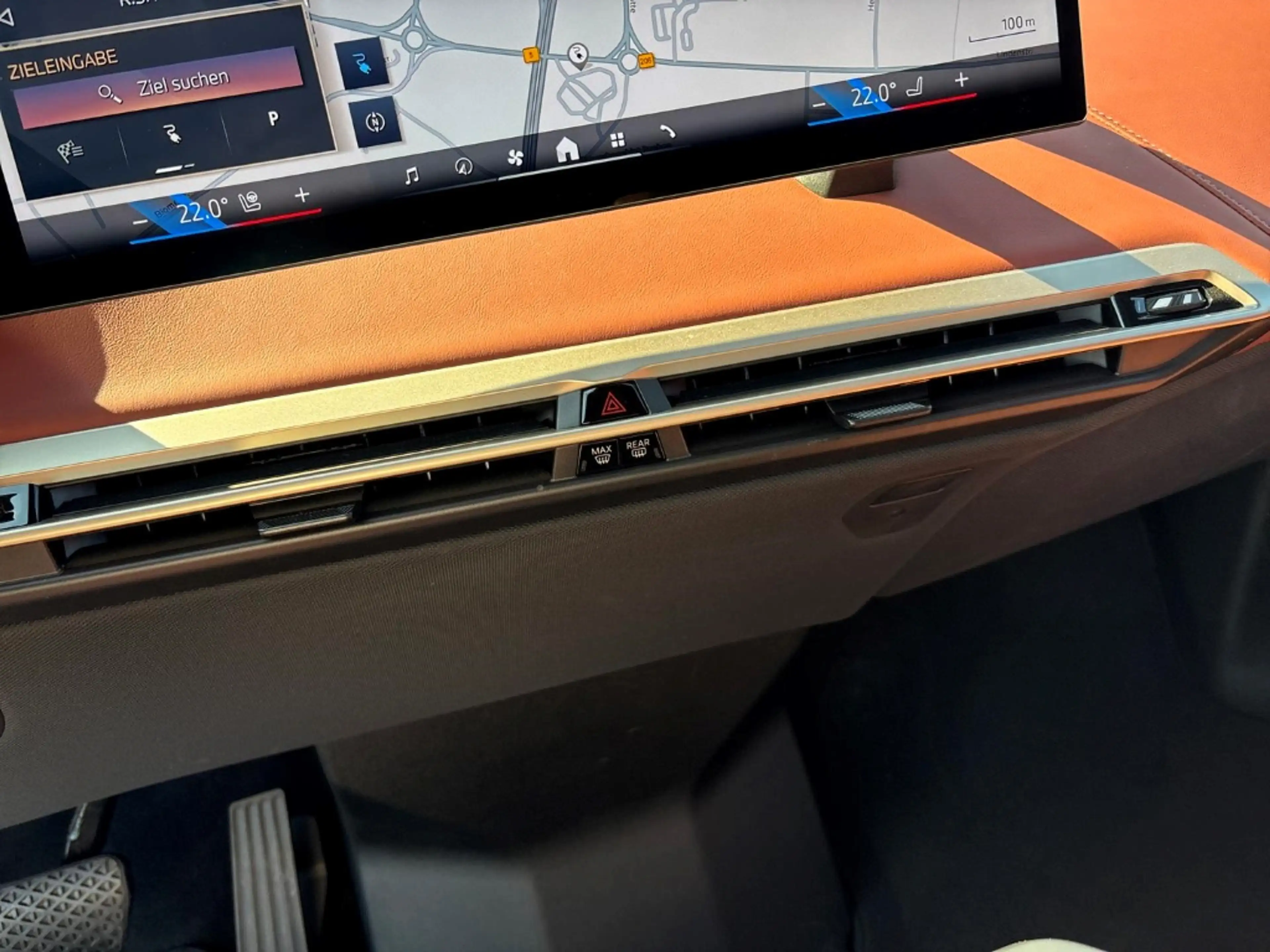 BMW iX XDRIVE40 AHK-el. klappb. AHK-klappbar AHK El. Pano — photo 12