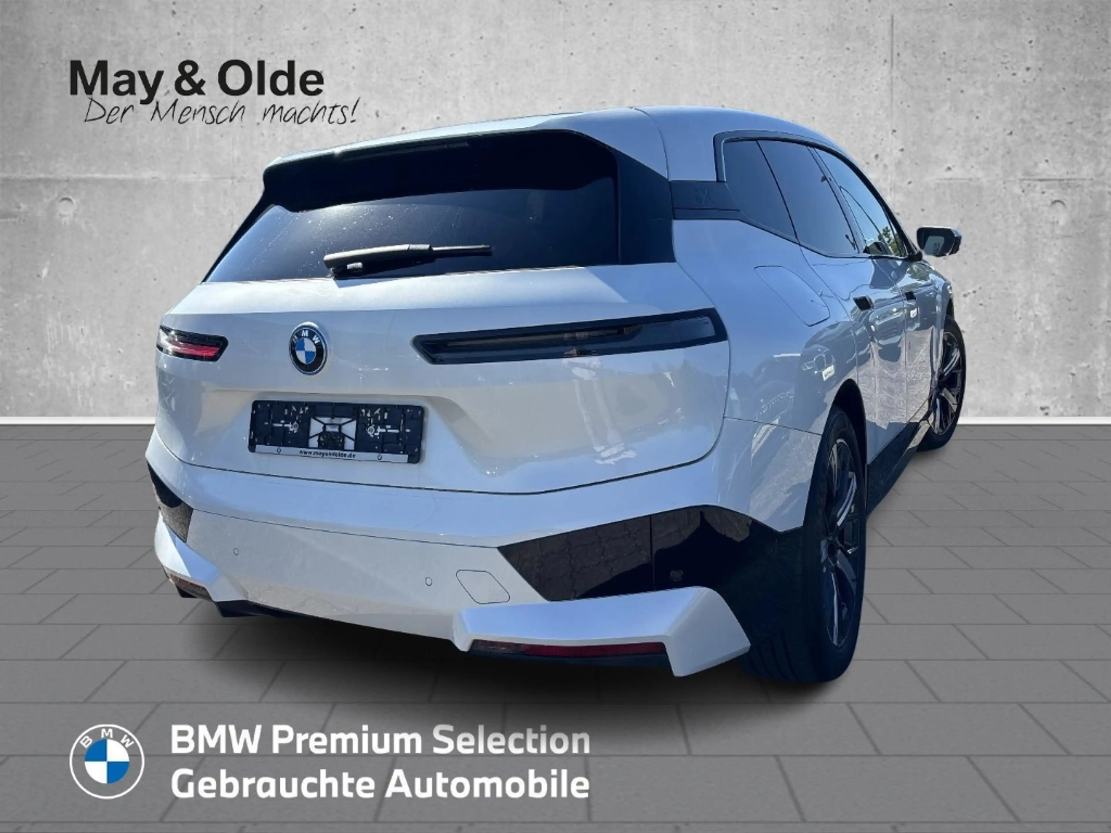 BMW iX XDRIVE40 AHK-el. klappb. AHK-klappbar AHK El. Pano — photo 3