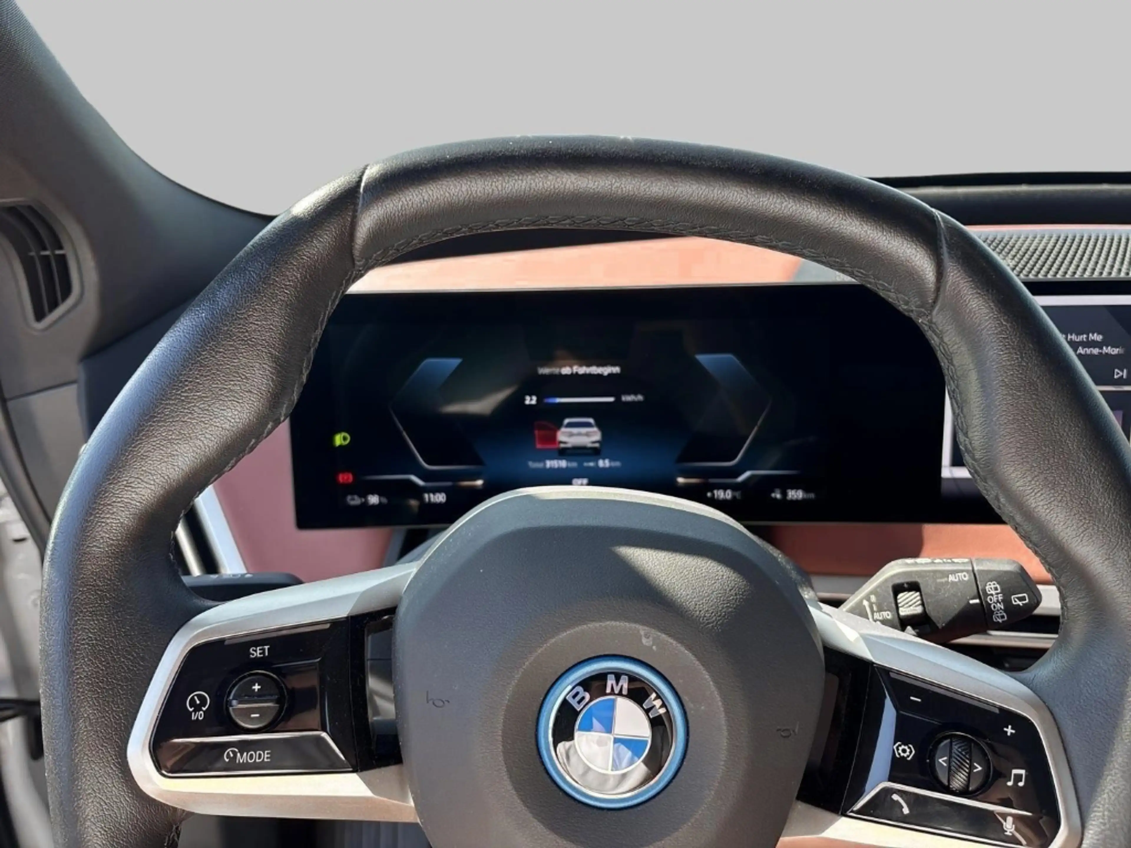 BMW iX XDRIVE40 AHK-el. klappb. AHK-klappbar AHK El. Pano — photo 10