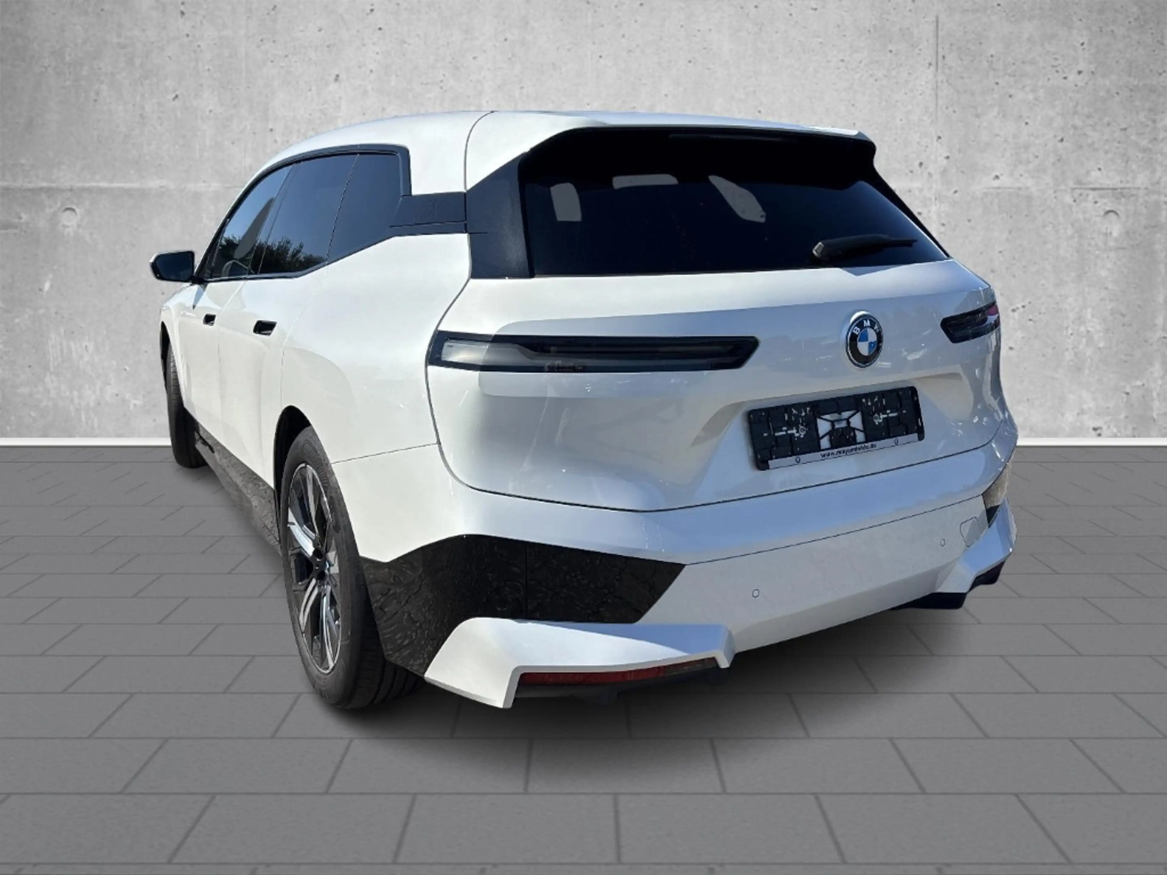 BMW iX XDRIVE40 AHK-el. klappb. AHK-klappbar AHK El. Pano — photo 5