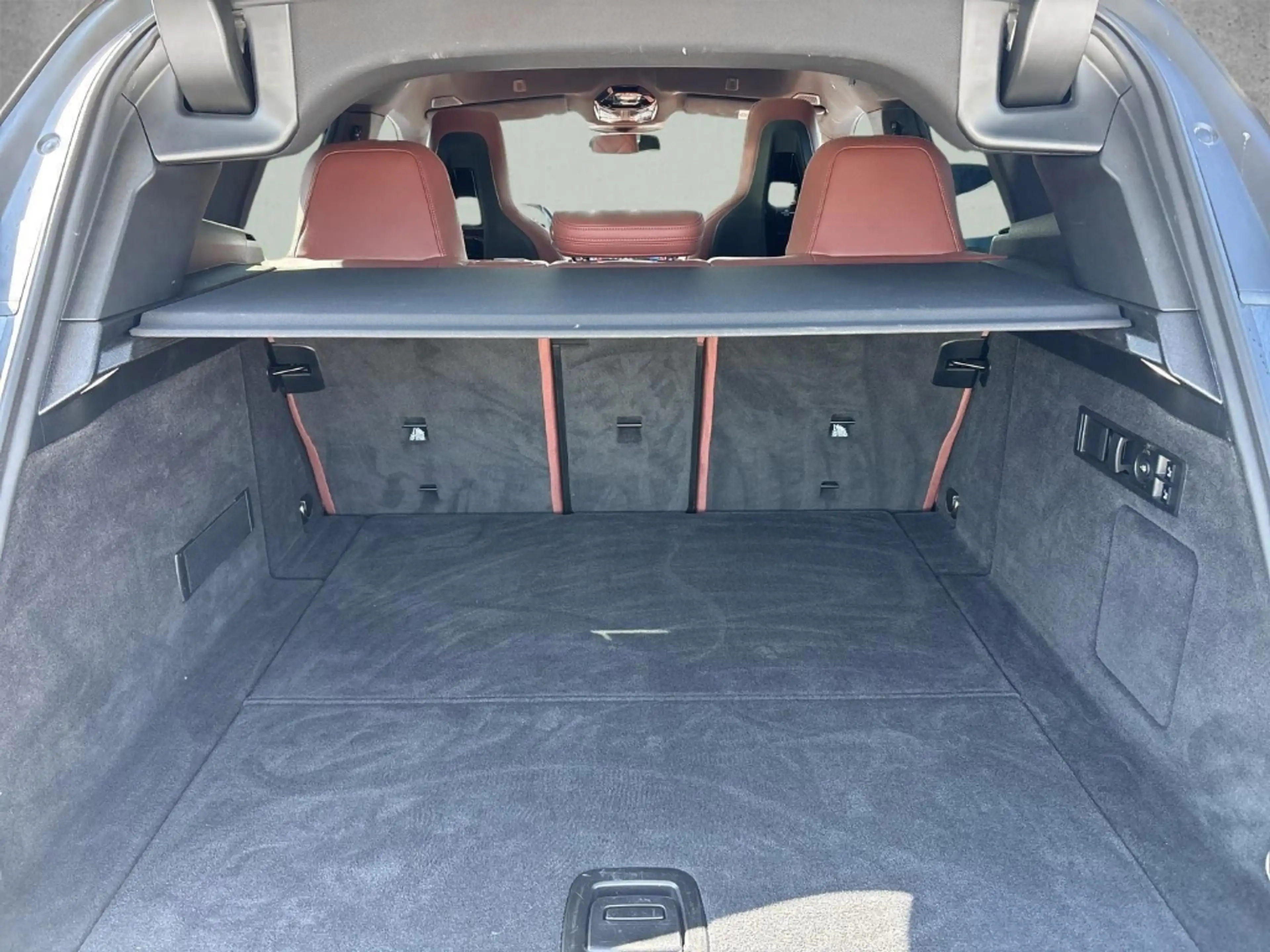 BMW iX XDRIVE40 AHK-el. klappb. AHK-klappbar AHK El. Pano — photo 14