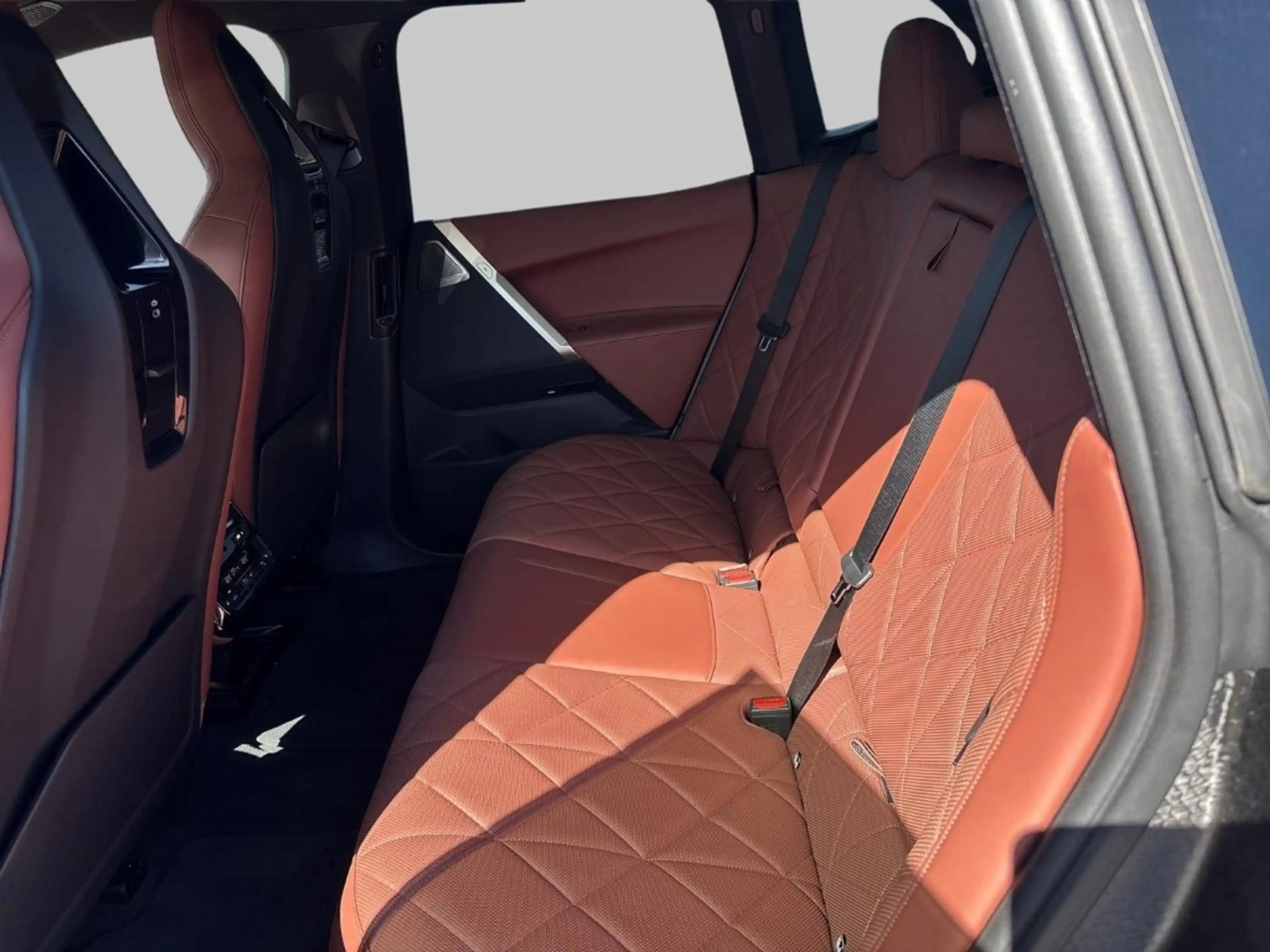 BMW iX XDRIVE40 AHK-el. klappb. AHK-klappbar AHK El. Pano — photo 8