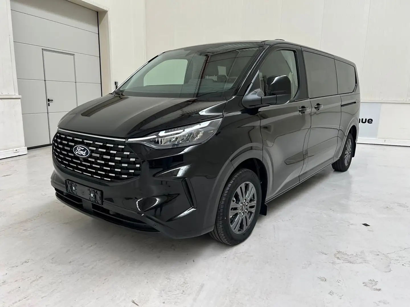 Ford Tourneo Custom *  Titanium / 9 PL / New / L2 / Fleet 44500 €   + Noir - 1