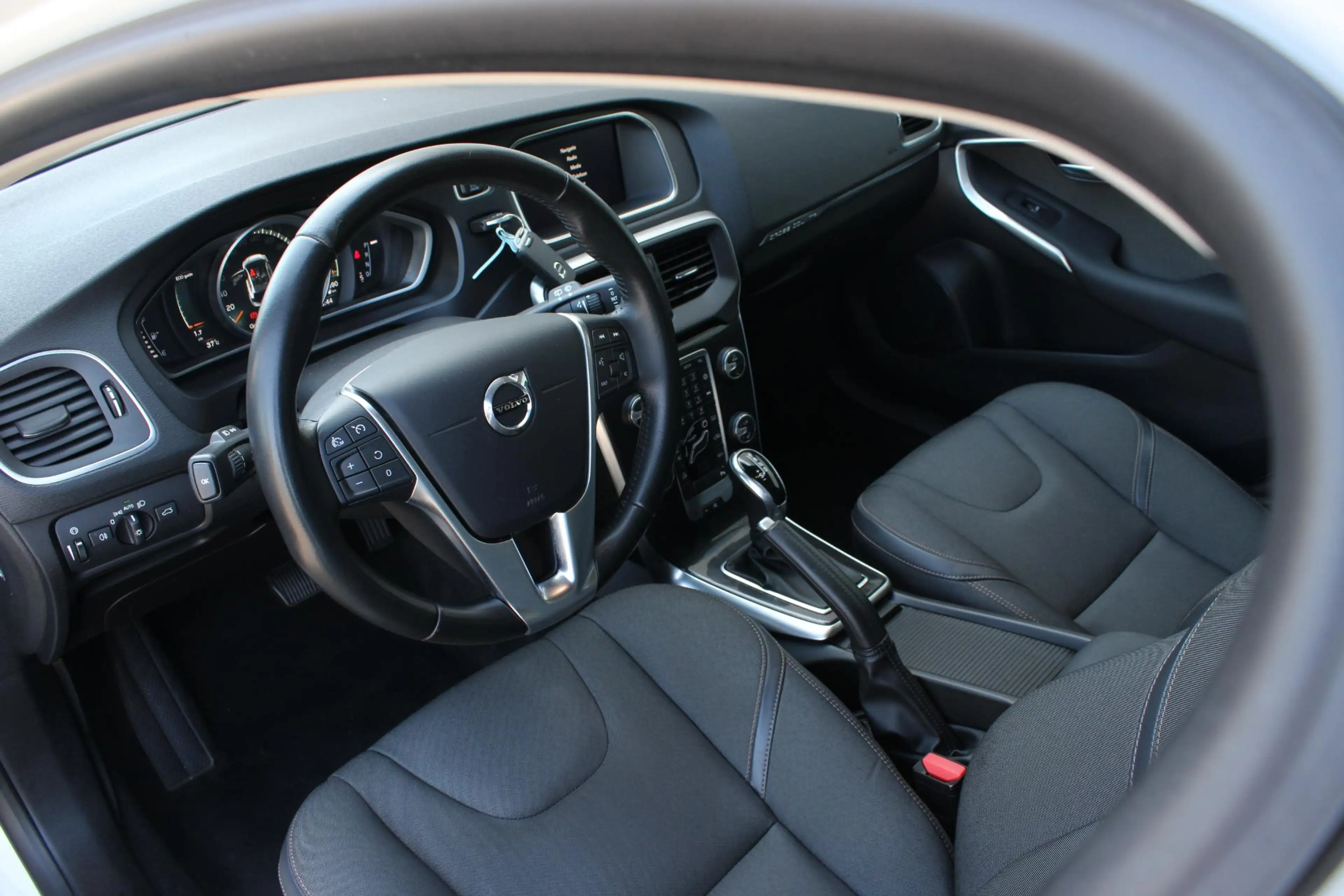 Volvo V40 Cross Country 1.5 T3 Edition+ | Achteropkomend verkeer waarschuw — photo 8
