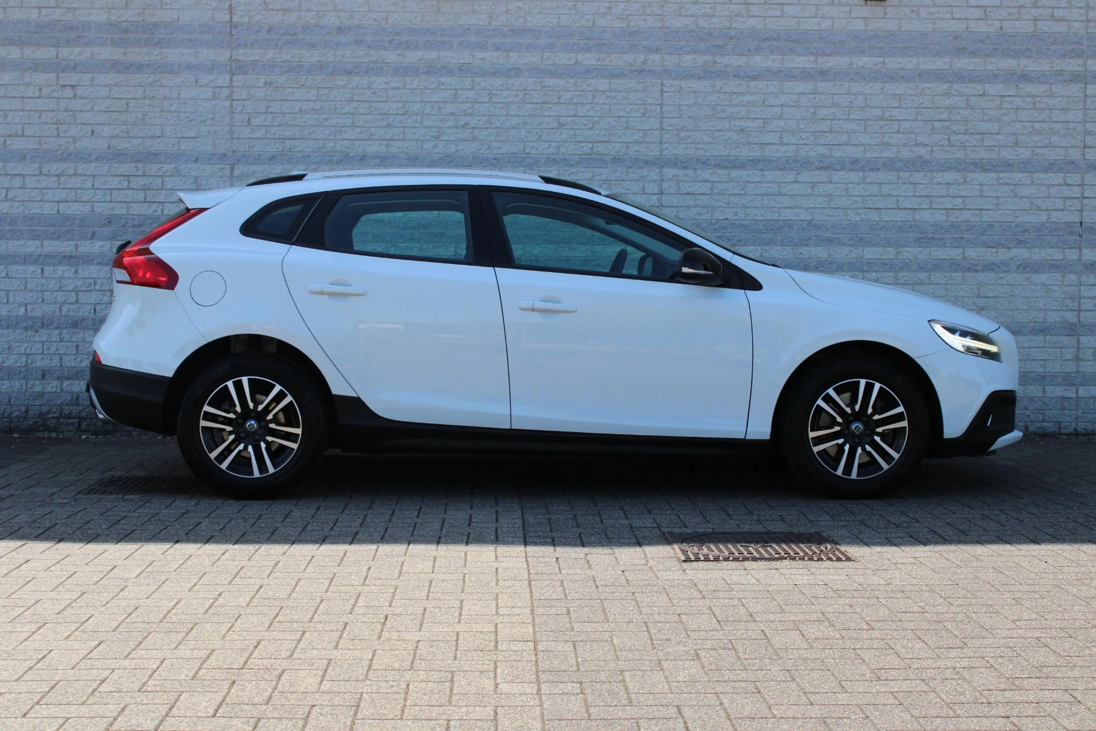 Volvo V40 Cross Country 1.5 T3 Edition+ | Achteropkomend verkeer waarschuw — photo 4