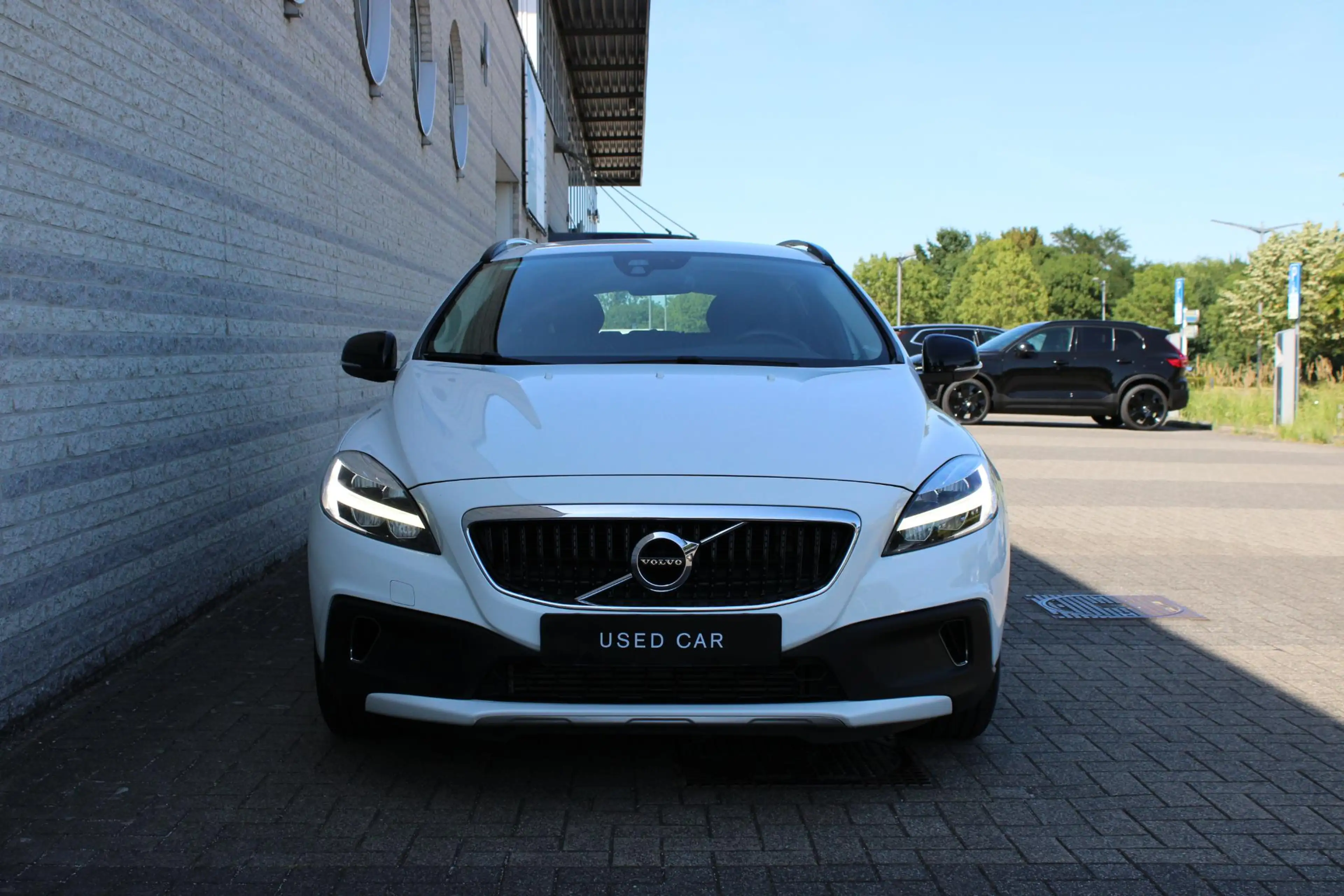 Volvo V40 Cross Country 1.5 T3 Edition+ | Achteropkomend verkeer waarschuw — photo 2