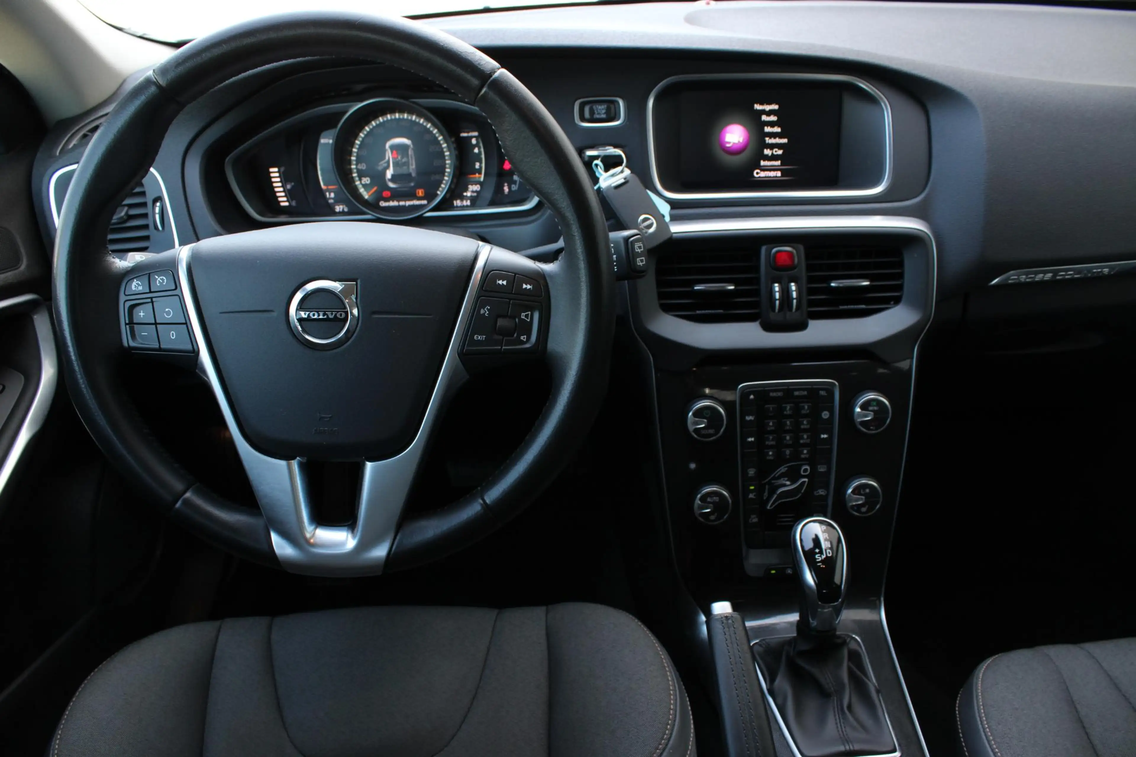 Volvo V40 Cross Country 1.5 T3 Edition+ | Achteropkomend verkeer waarschuw — photo 12