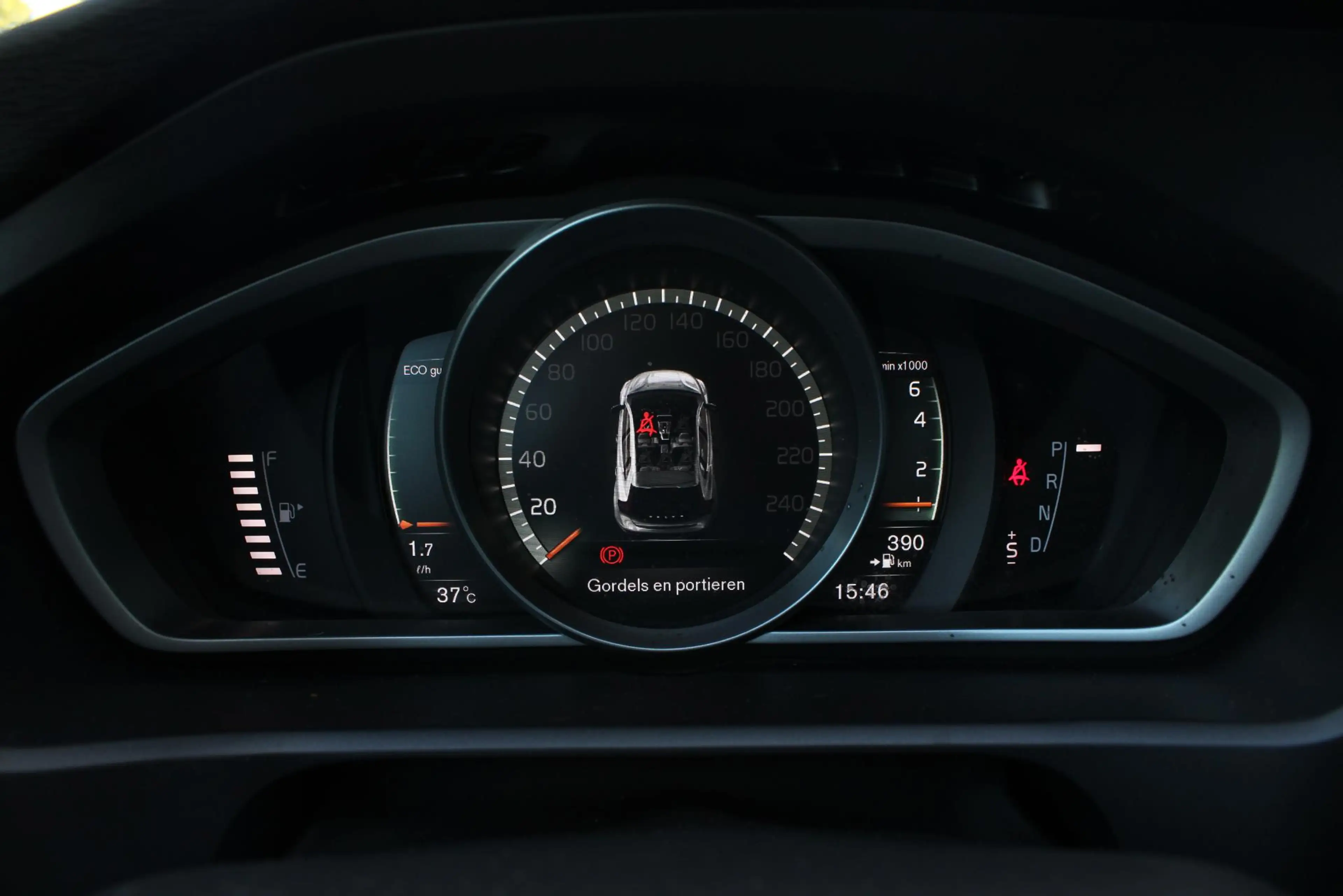 Volvo V40 Cross Country 1.5 T3 Edition+ | Achteropkomend verkeer waarschuw — photo 11
