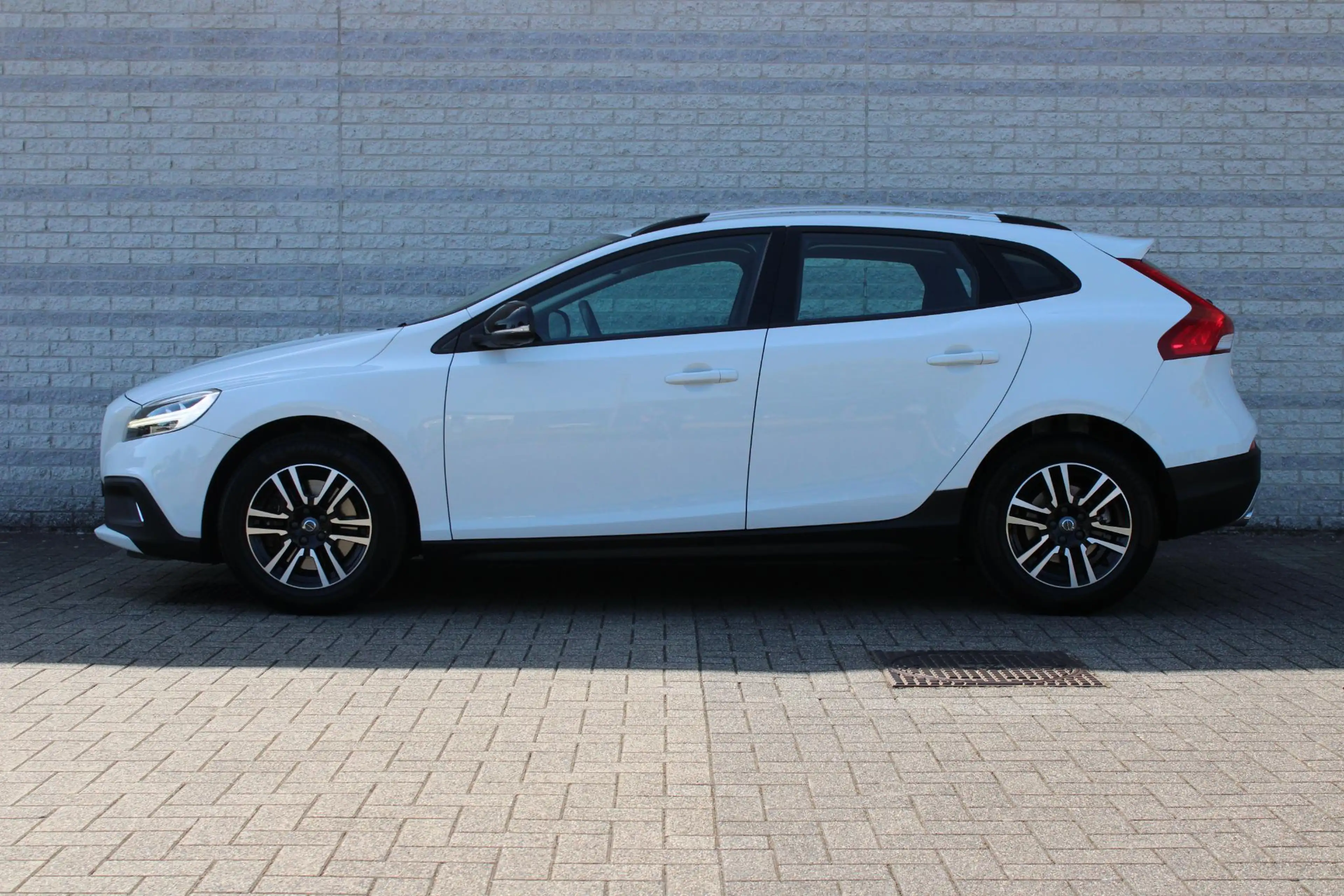 Volvo V40 Cross Country 1.5 T3 Edition+ | Achteropkomend verkeer waarschuw — photo 3