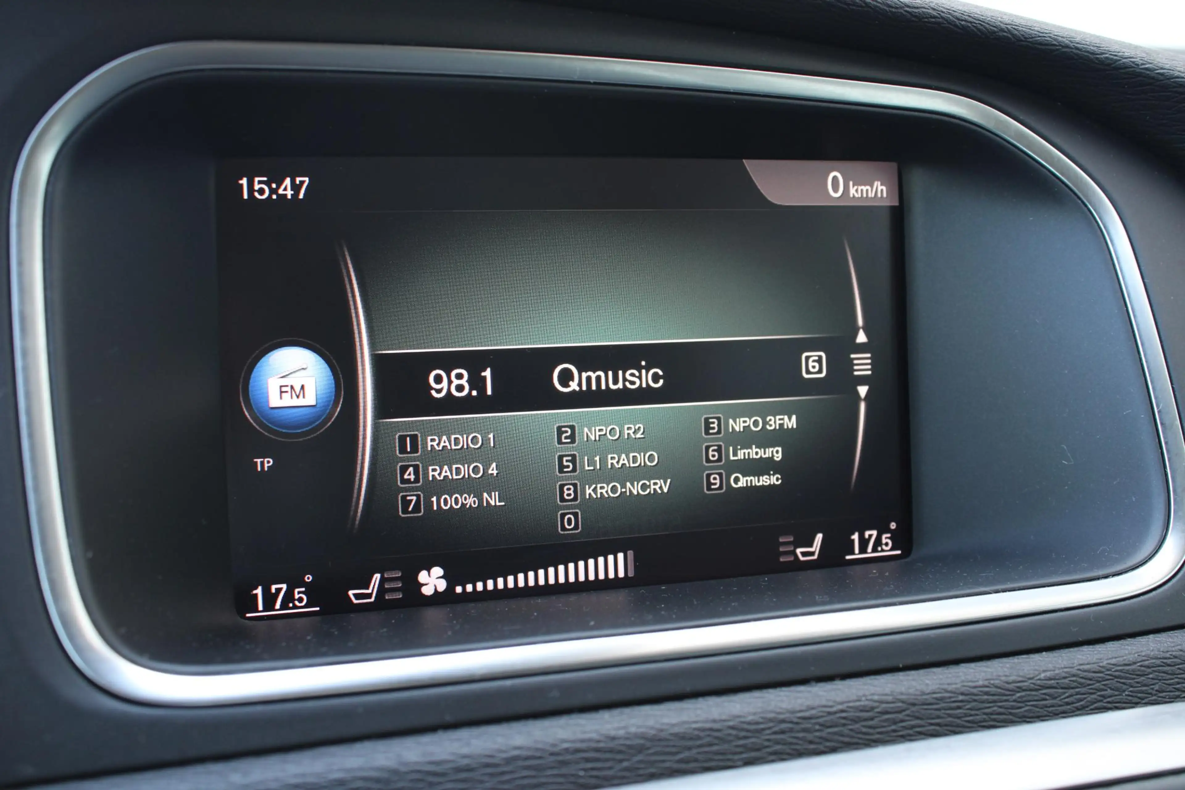 Volvo V40 Cross Country 1.5 T3 Edition+ | Achteropkomend verkeer waarschuw — photo 14
