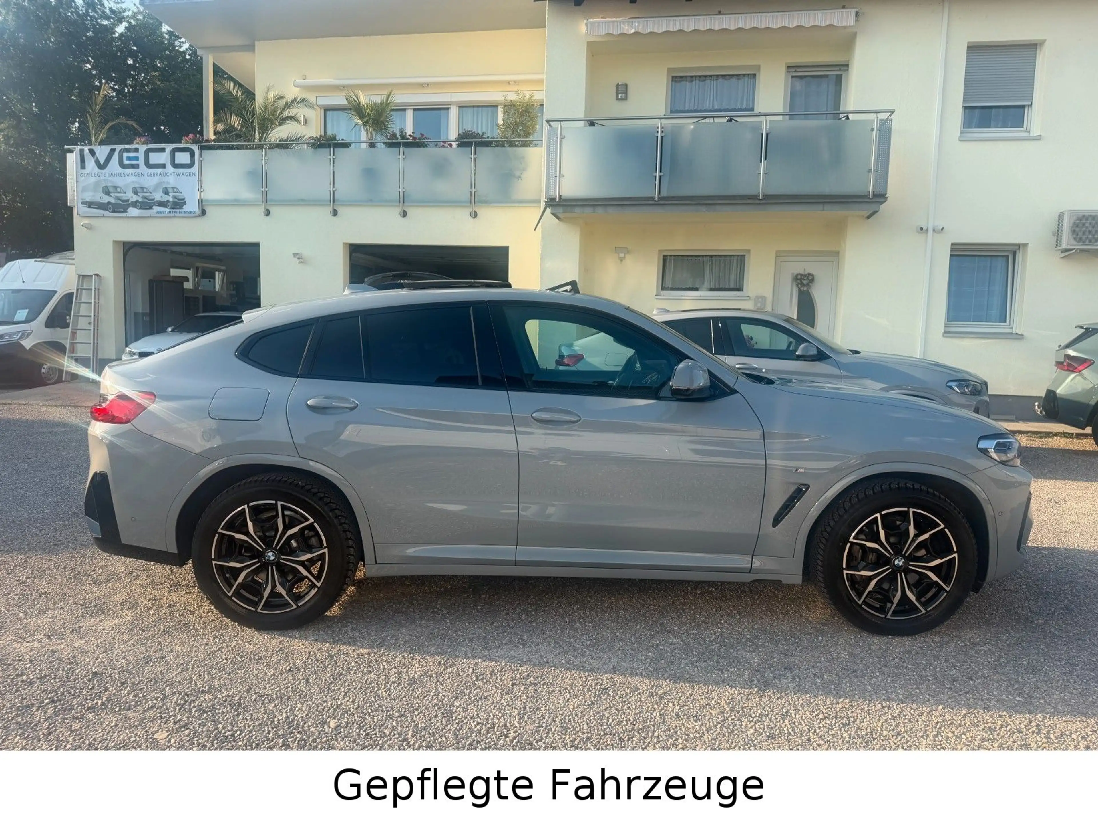 BMW X4 xDrive 30i M Automobile 245 PS AHK PANO LASER — photo 3