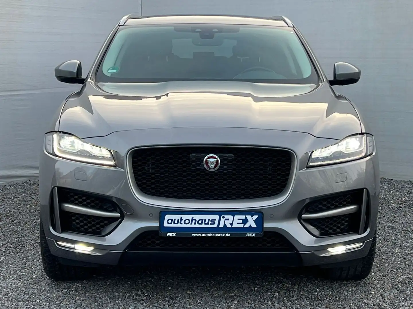 Jaguar F-Pace F-PACE R-Sport AWD Grau - 2