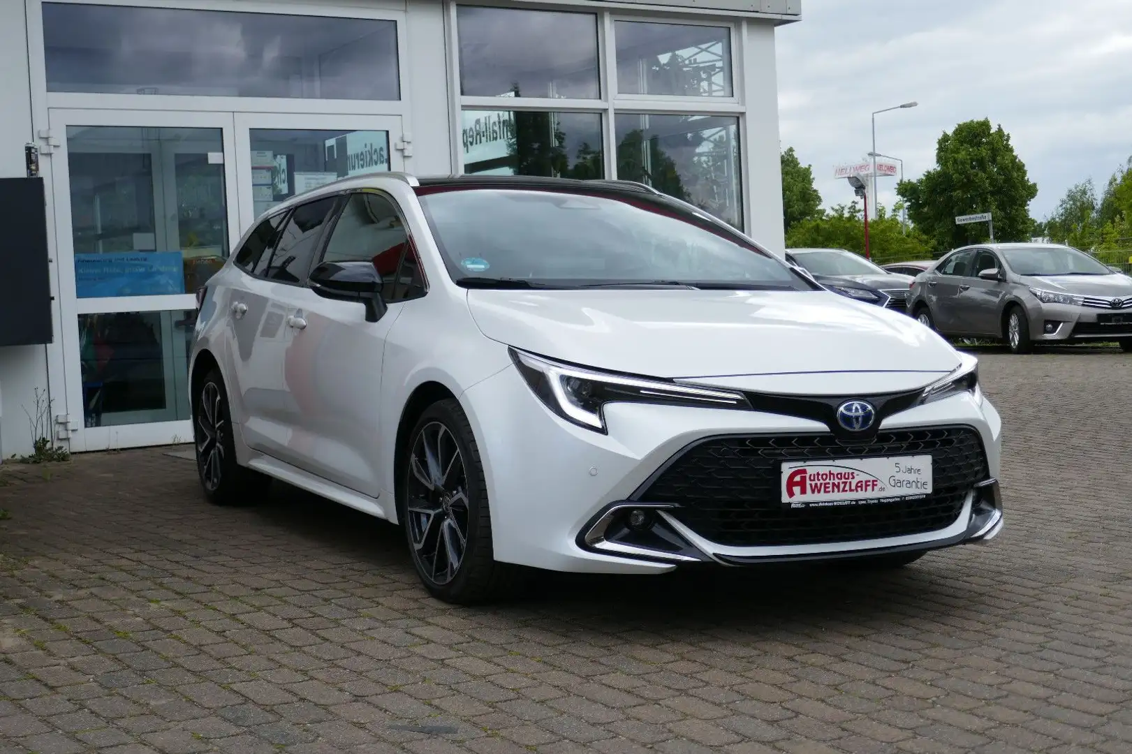Toyota Corolla 2,0 Hybrid Lounge Touring Pano Leder 5J Blanc - 2