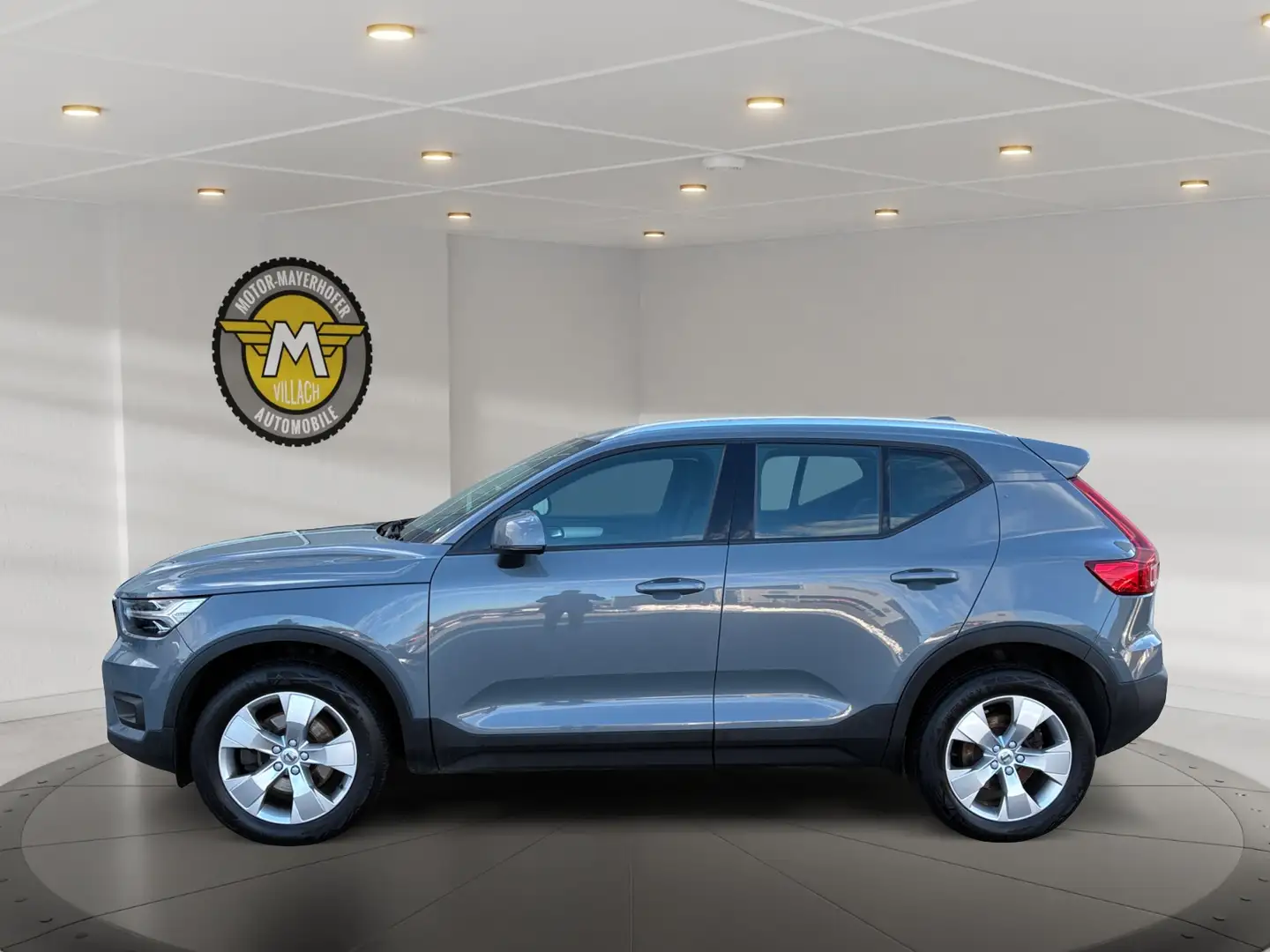 Volvo XC40 XC40 T2 MOMENTUM Schwarz - 2