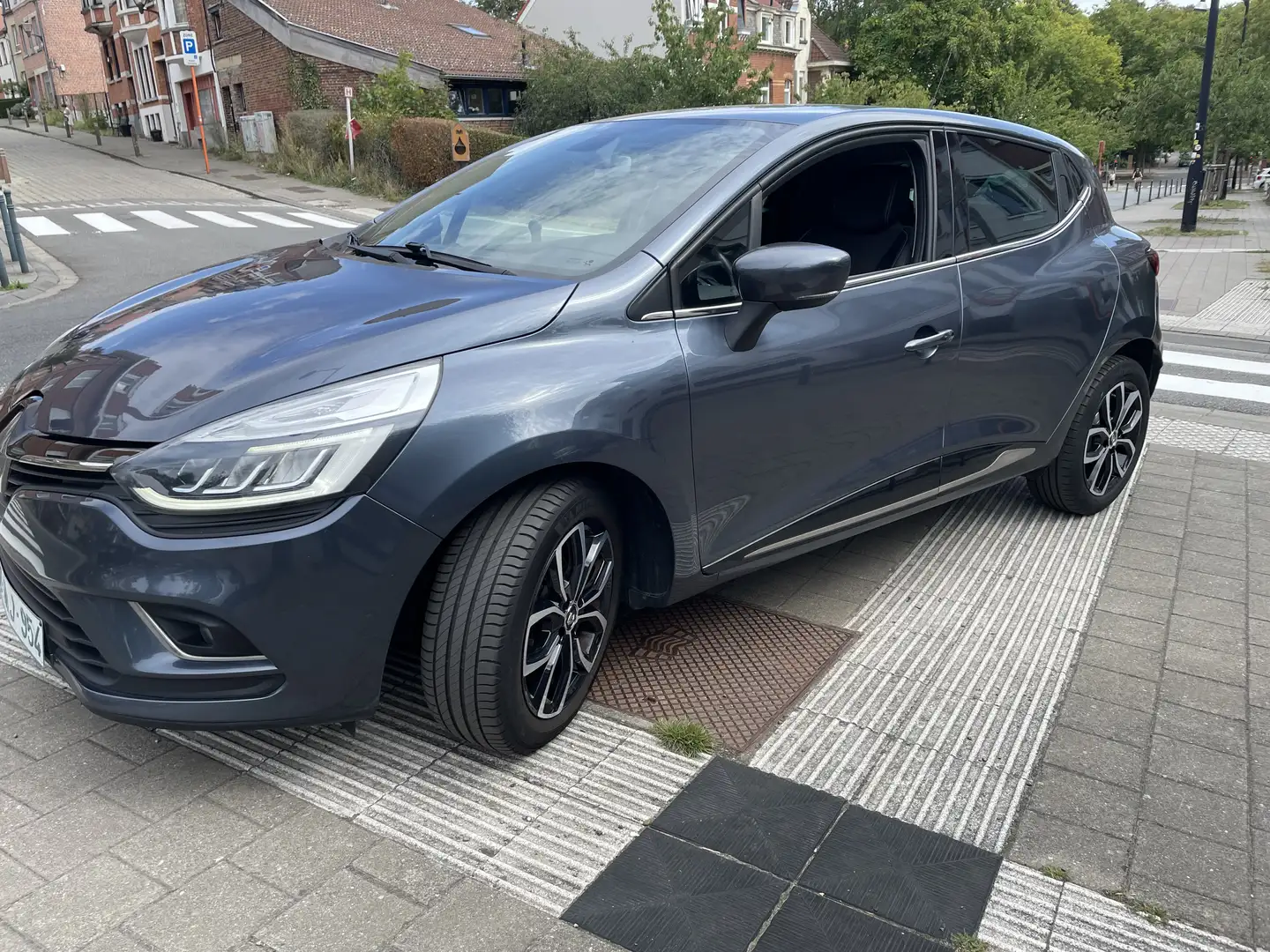 Renault Clio Clio 0.9 TCe Intens (EU6c) Grau - 1