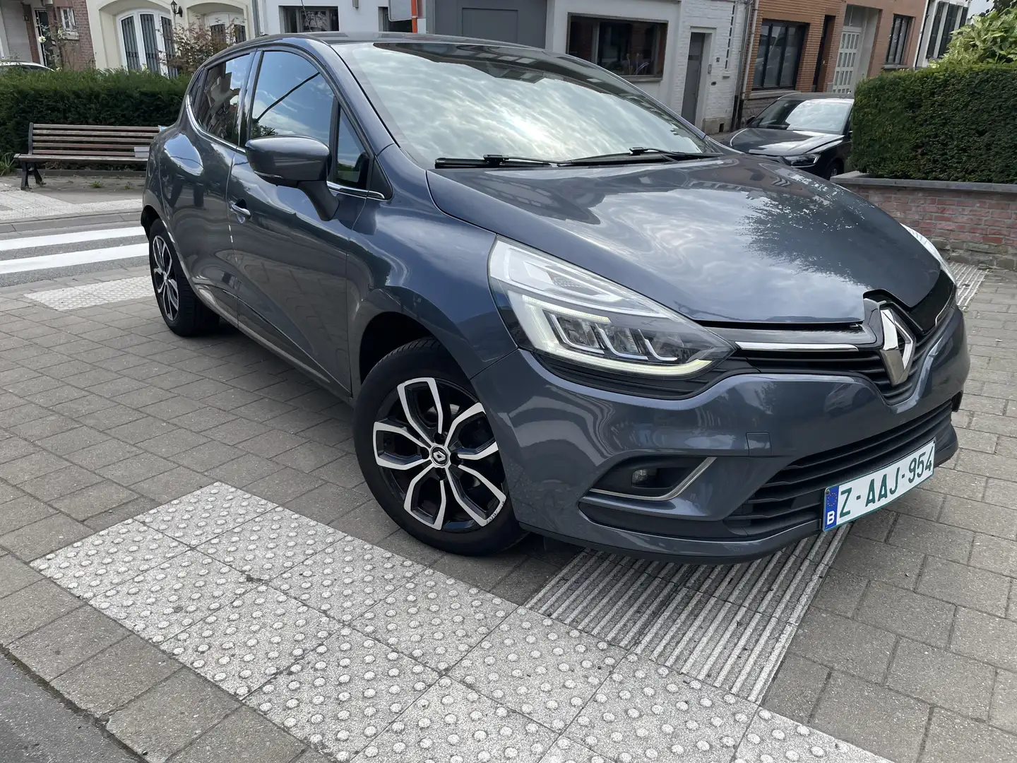 Renault Clio Clio 0.9 TCe Intens (EU6c) Grau - 2