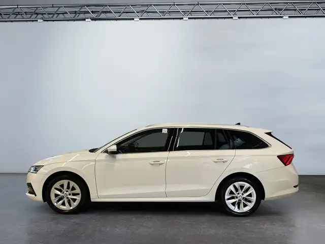 Skoda Octavia view 3