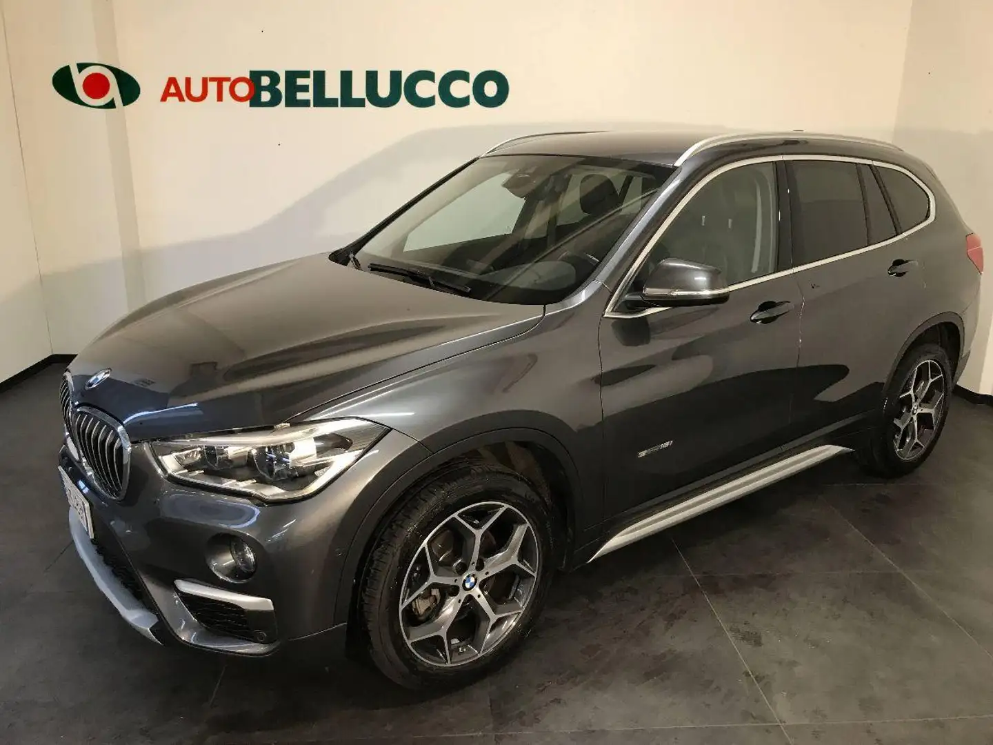 BMW X1 sDrive18i xLine Gris - 1