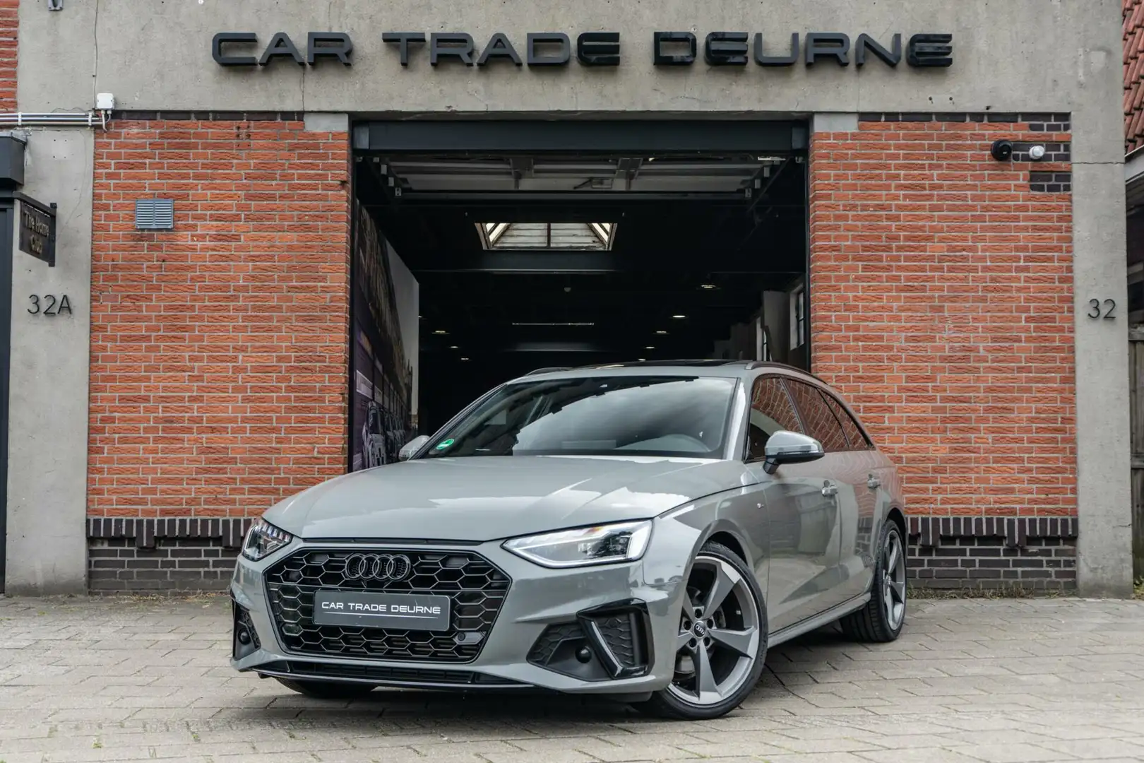 Audi A4 Avant 35 TFSI S-Line Pano / Camera / Trekhaak Grau - 1