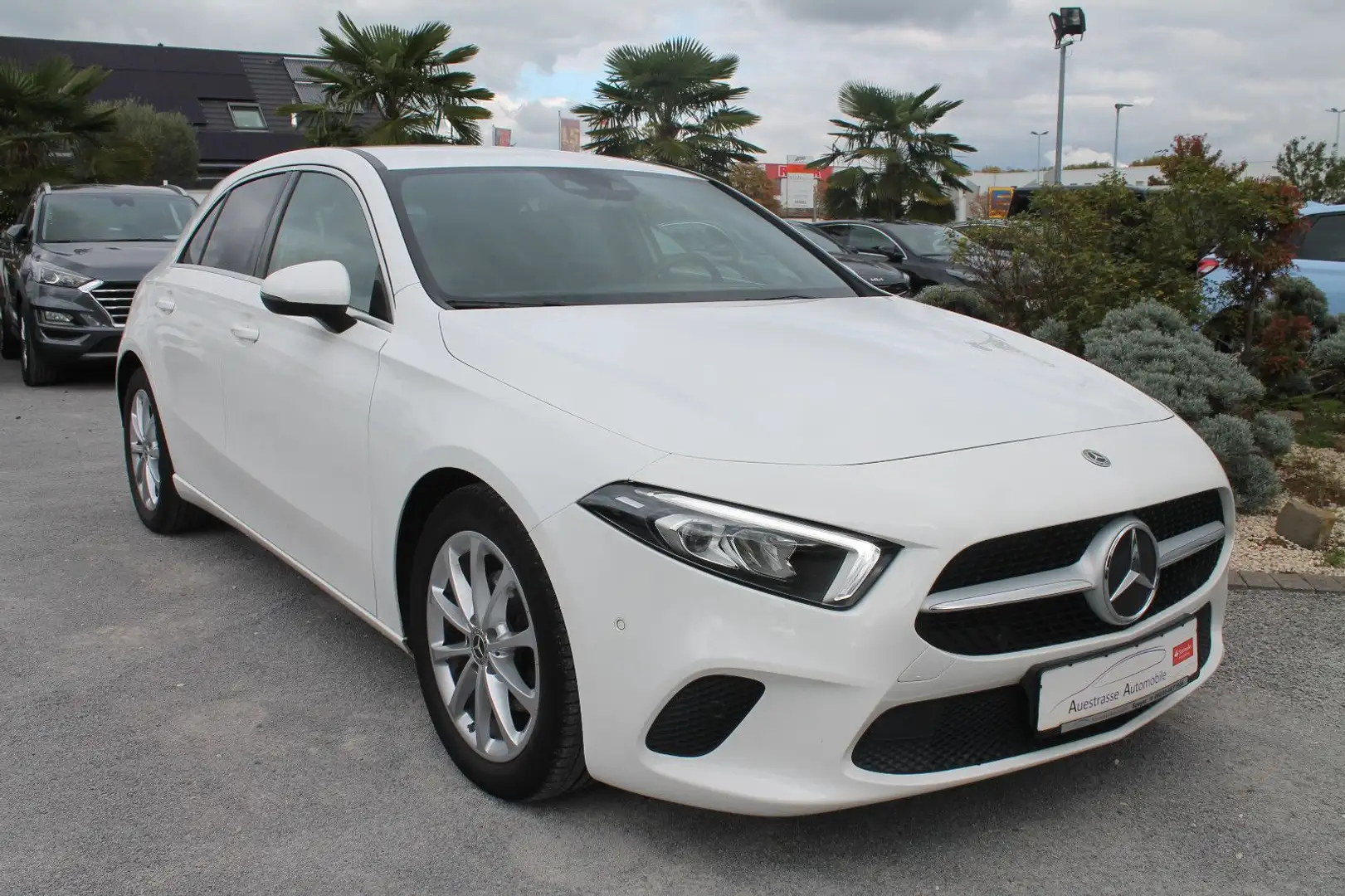 Mercedes-Benz A 180 A-Klasse Automatik, Navi, LED, Ambiente, Kamera Blanc - 1