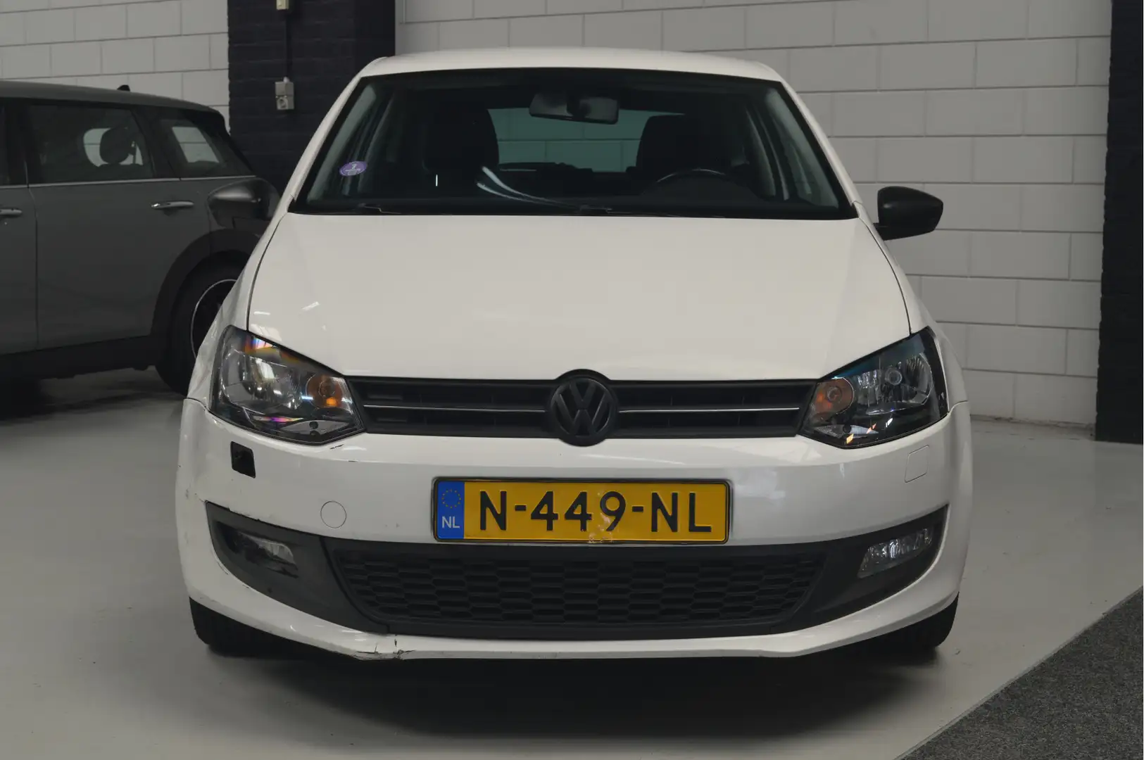 Volkswagen Polo 1.2 Easyline // LICHTE RIJDBARE SCHADE // AIRCO // Weiß - 2
