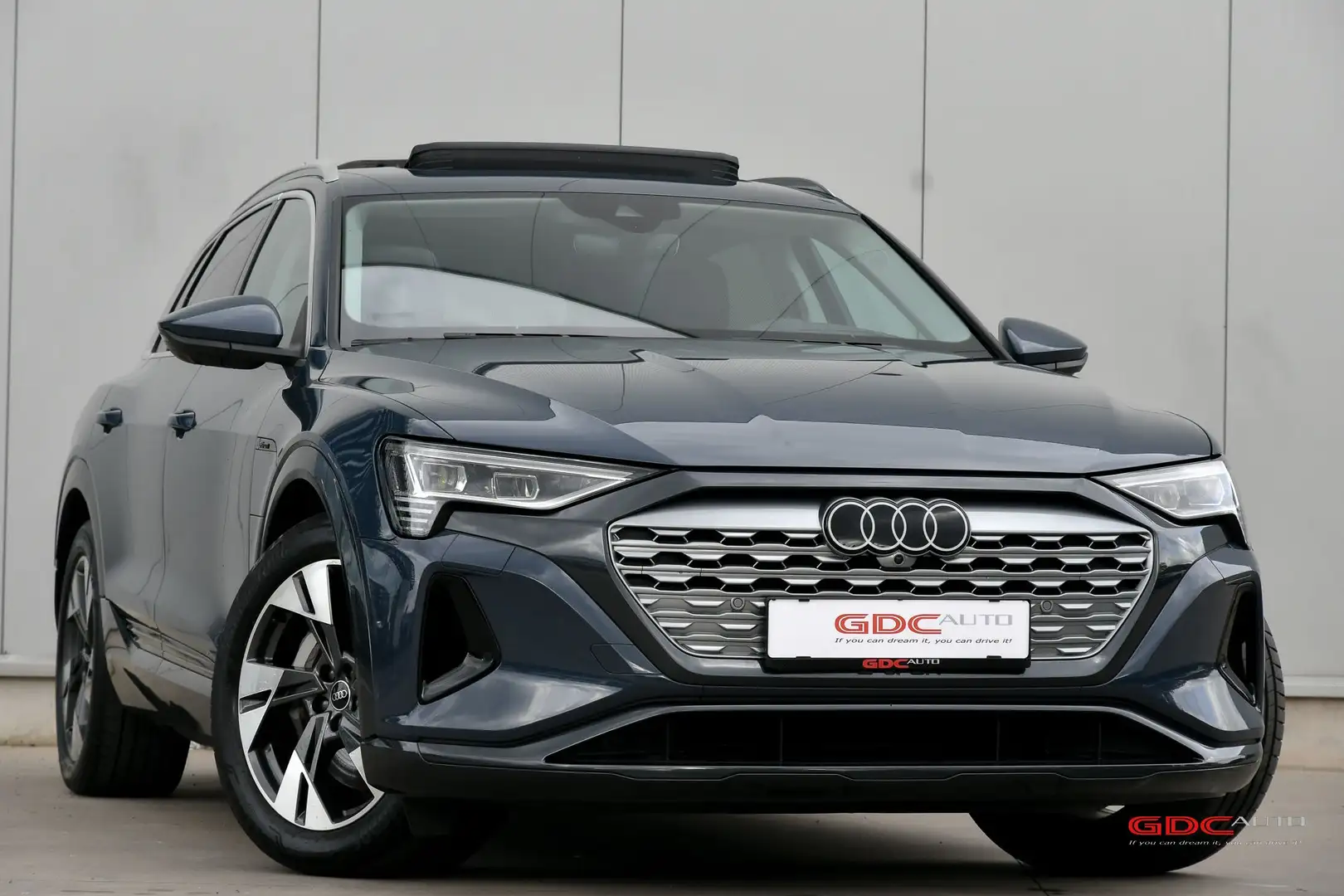 Audi Q8 e-tron Q8 e-tron quattro advanced I Pano I NP €108.966 Bleu - 1