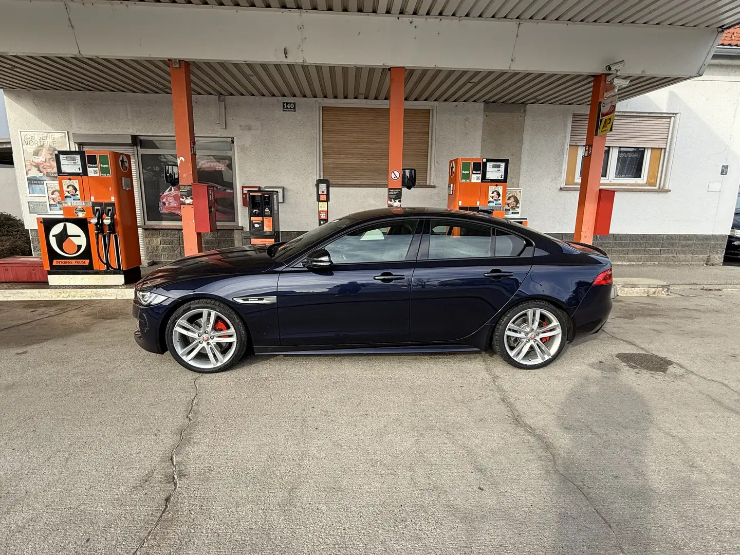 Jaguar XE 20t R-Sport Aut. - 1