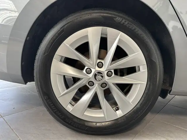 Skoda Octavia view 3