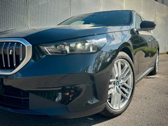 BMW i5 eDrive40* Neuwertig+Inspektion Neu