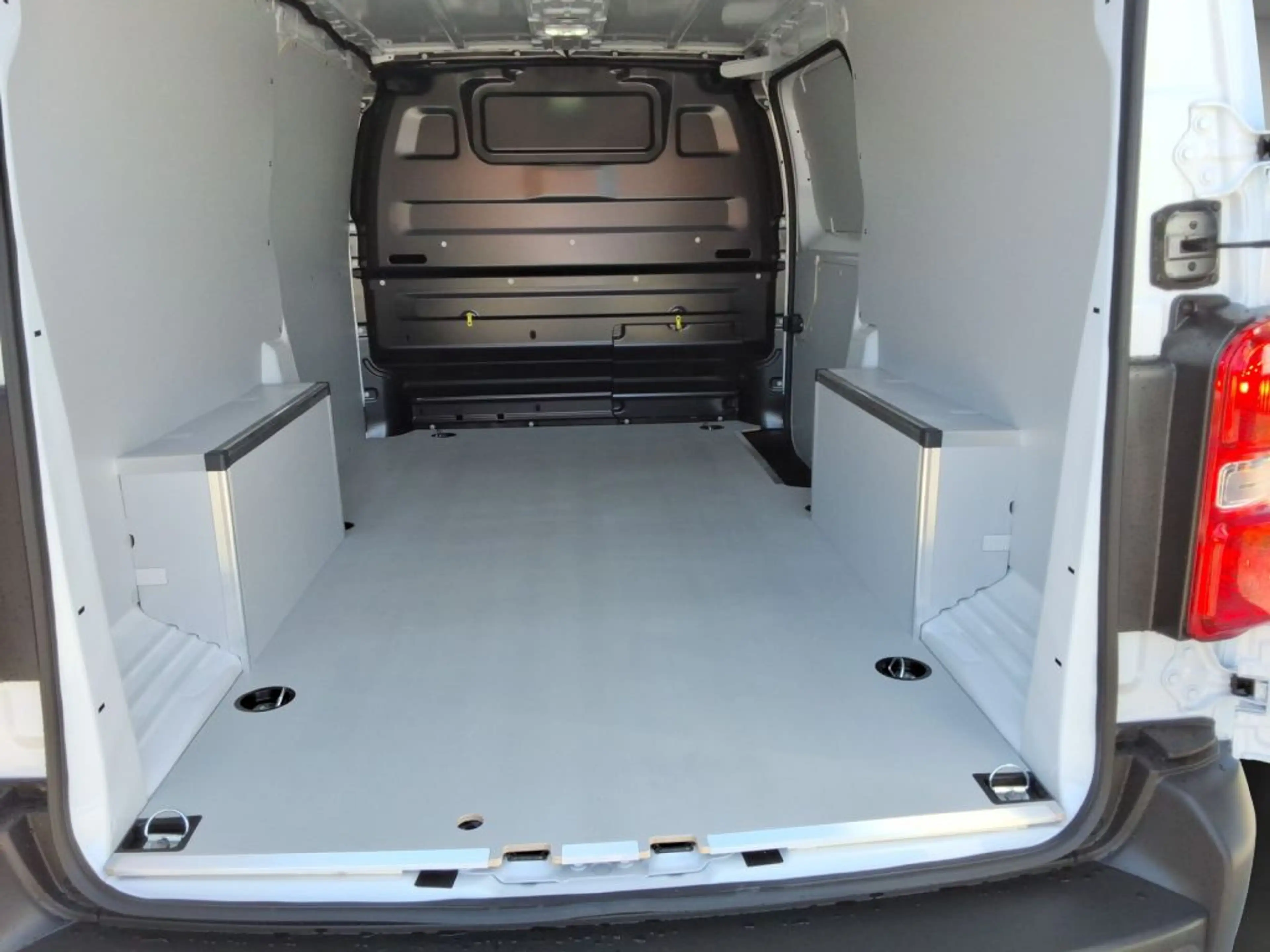 Opel Vivaro 2.2 Diesel 150 XL S&S — photo 5