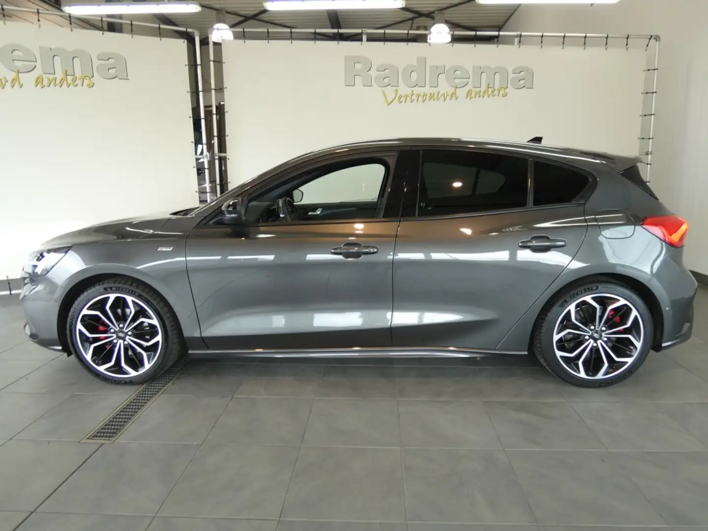Ford Focus ST line 182 pk B&O sound Winter & park. Gris - 2
