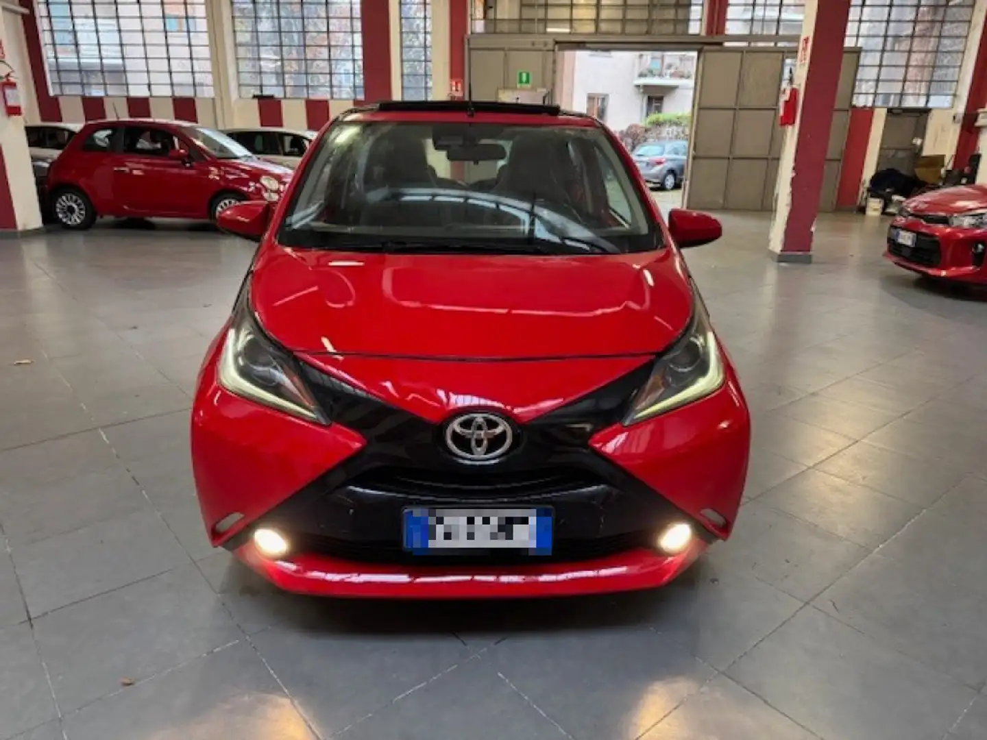 Toyota Aygo 1.0 VVT-i 69 CV 5 porte x-wave Rouge - 2