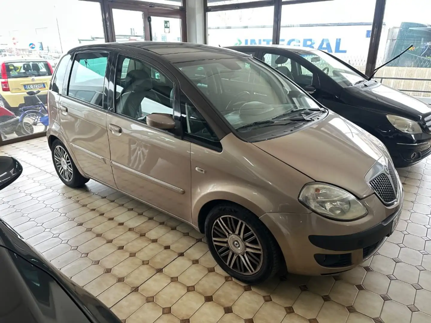 Lancia MUSA 1.9 Multijet 101 Platino Plus Beige - 2