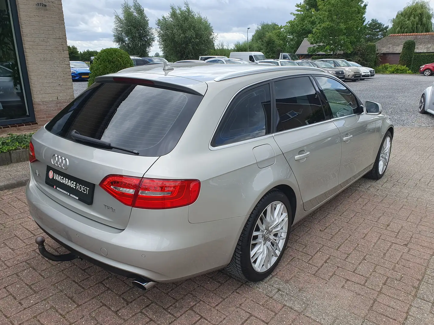 Audi A4 Avant 1.8 TFSI Automaat Business Edition Trekhaak Grigio - 2