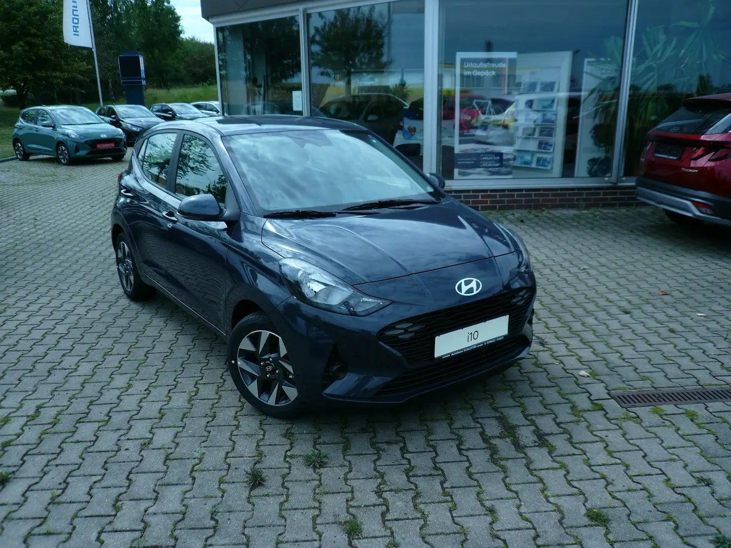 Hyundai i10 1.0 Trend / Klima / Sitzheizung / Alu Schwarz - 1