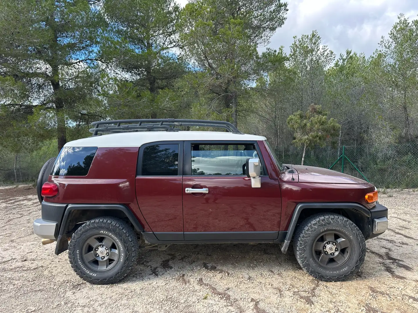 Toyota FJ Cruiser Rojo - 1