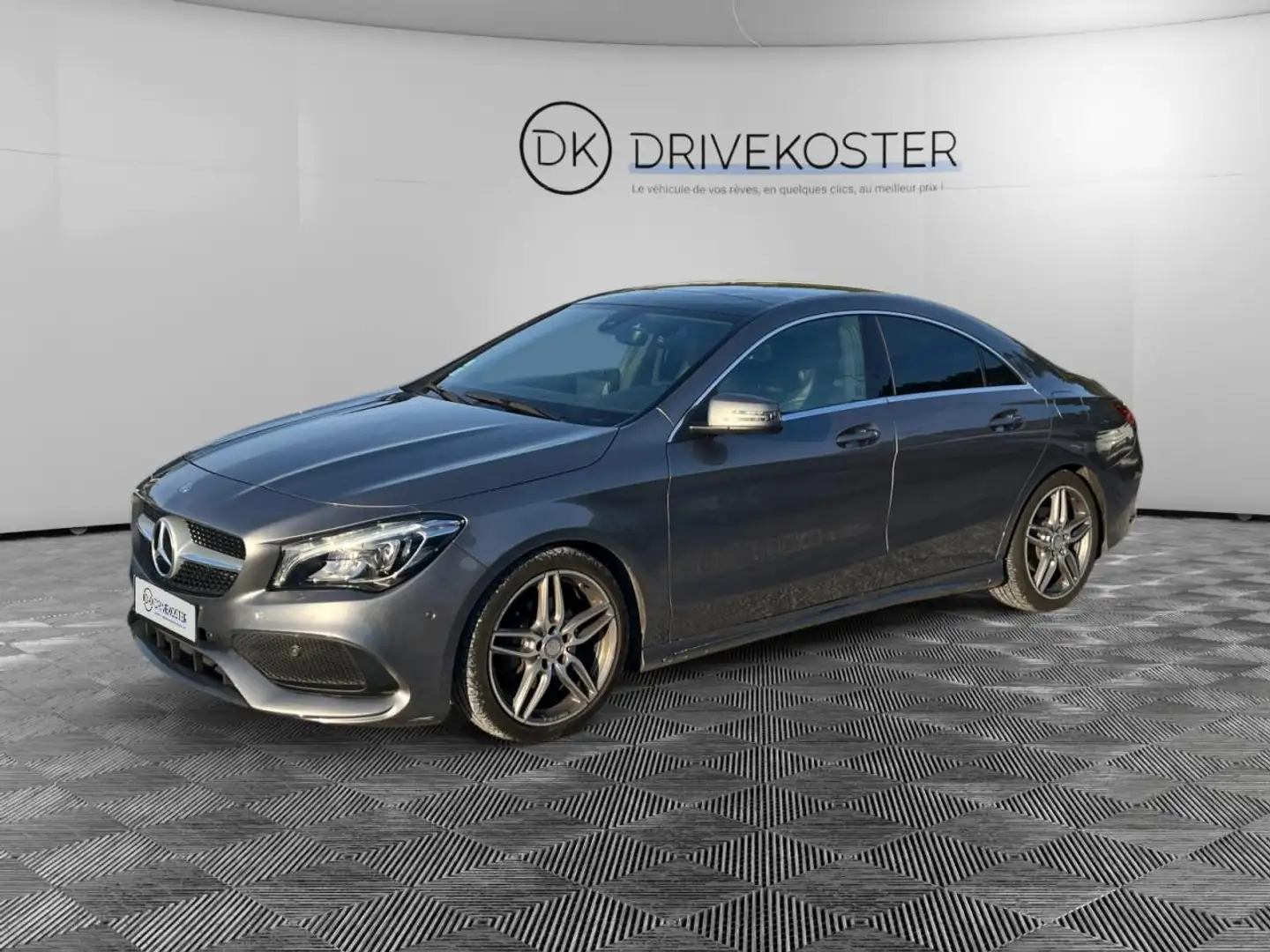 Mercedes-Benz CLA 180 CLA 180 - 122 cv - BM 117 - Fascination *AMG Line Gris - 1