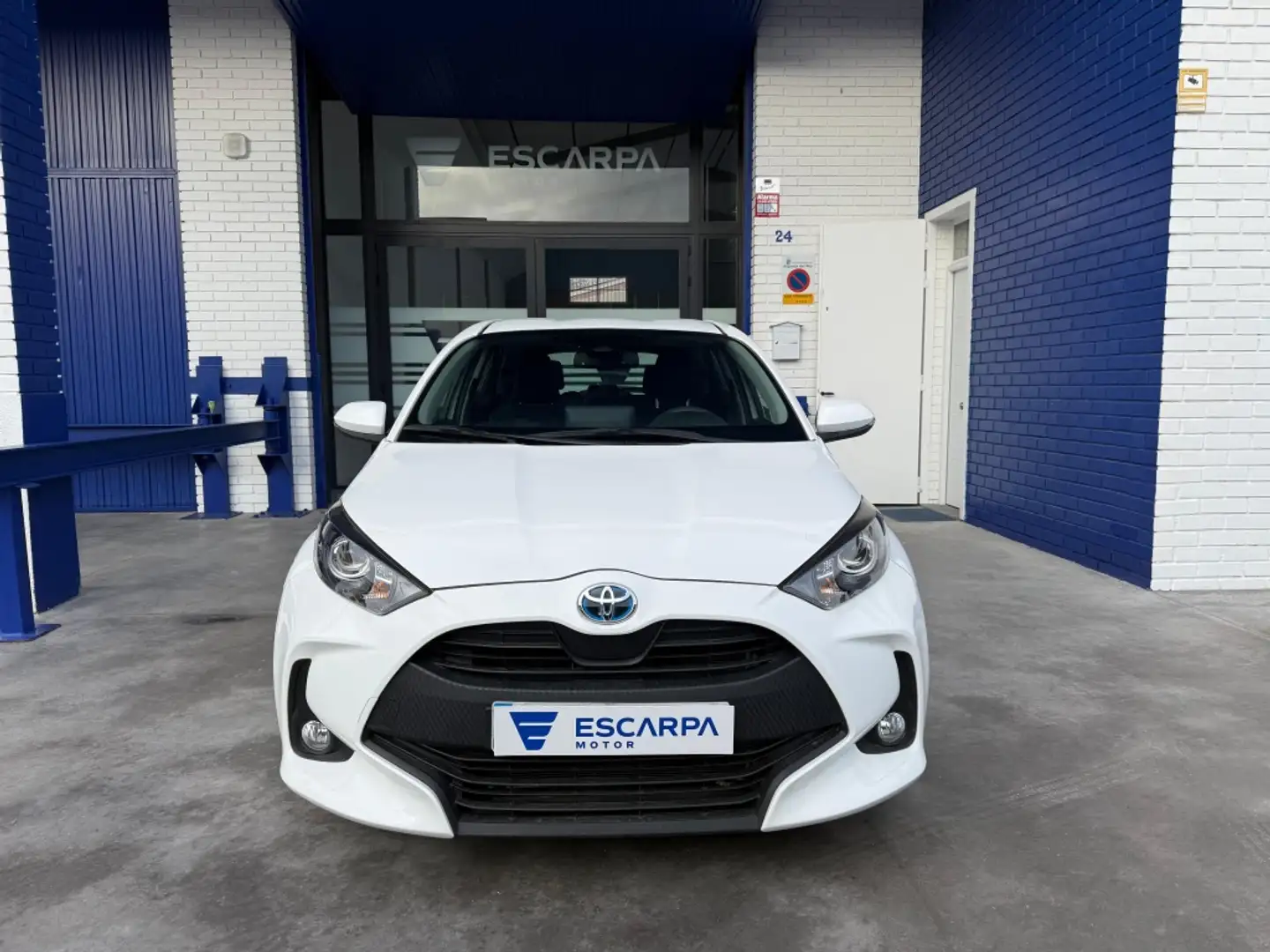 Toyota Yaris 120H 1.5 Business Plus Blanc - 2