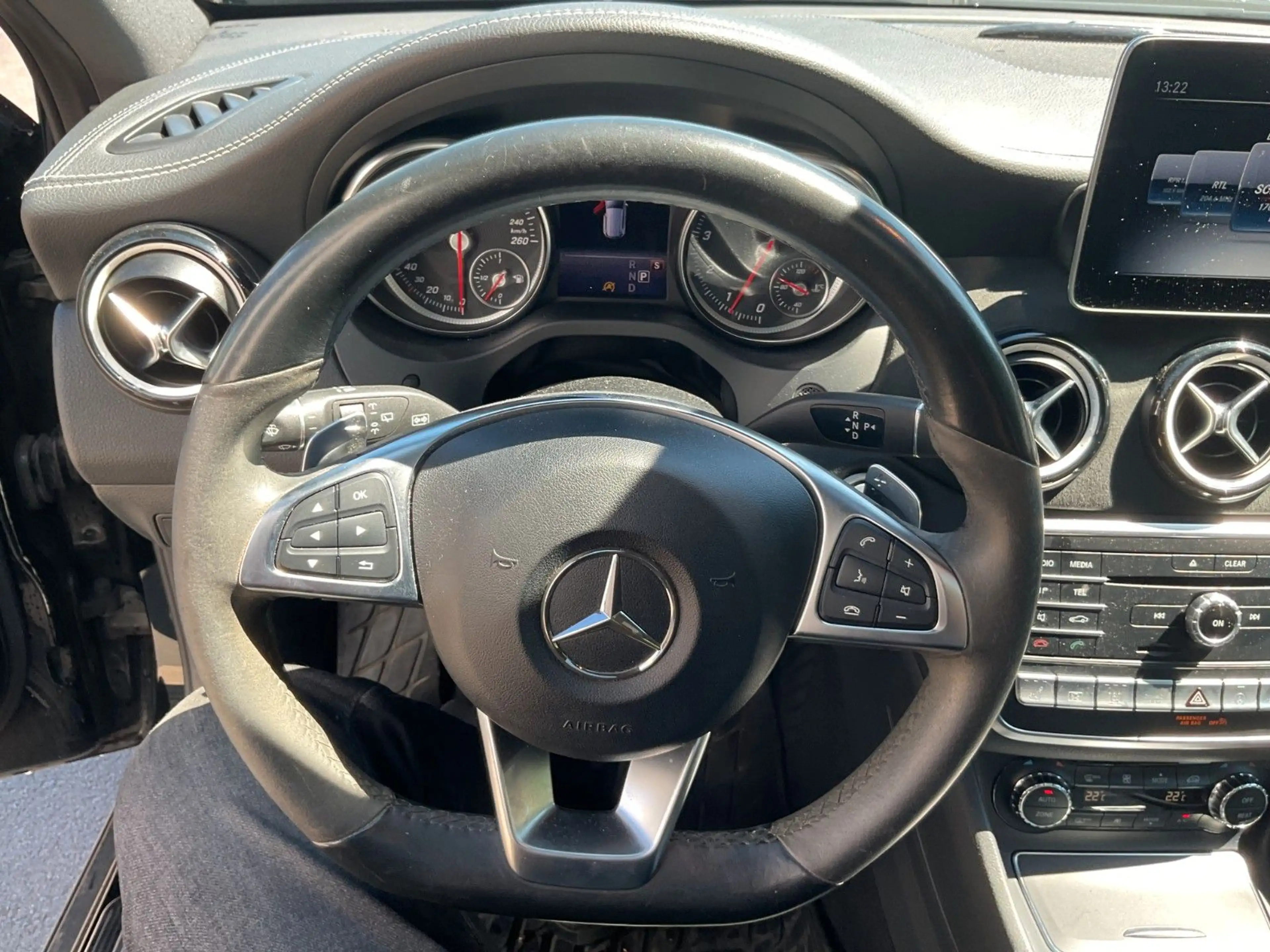 Mercedes-Benz GLA 250 AMG 4Matic LED Pano Kamera Standh. SHZ — photo 13