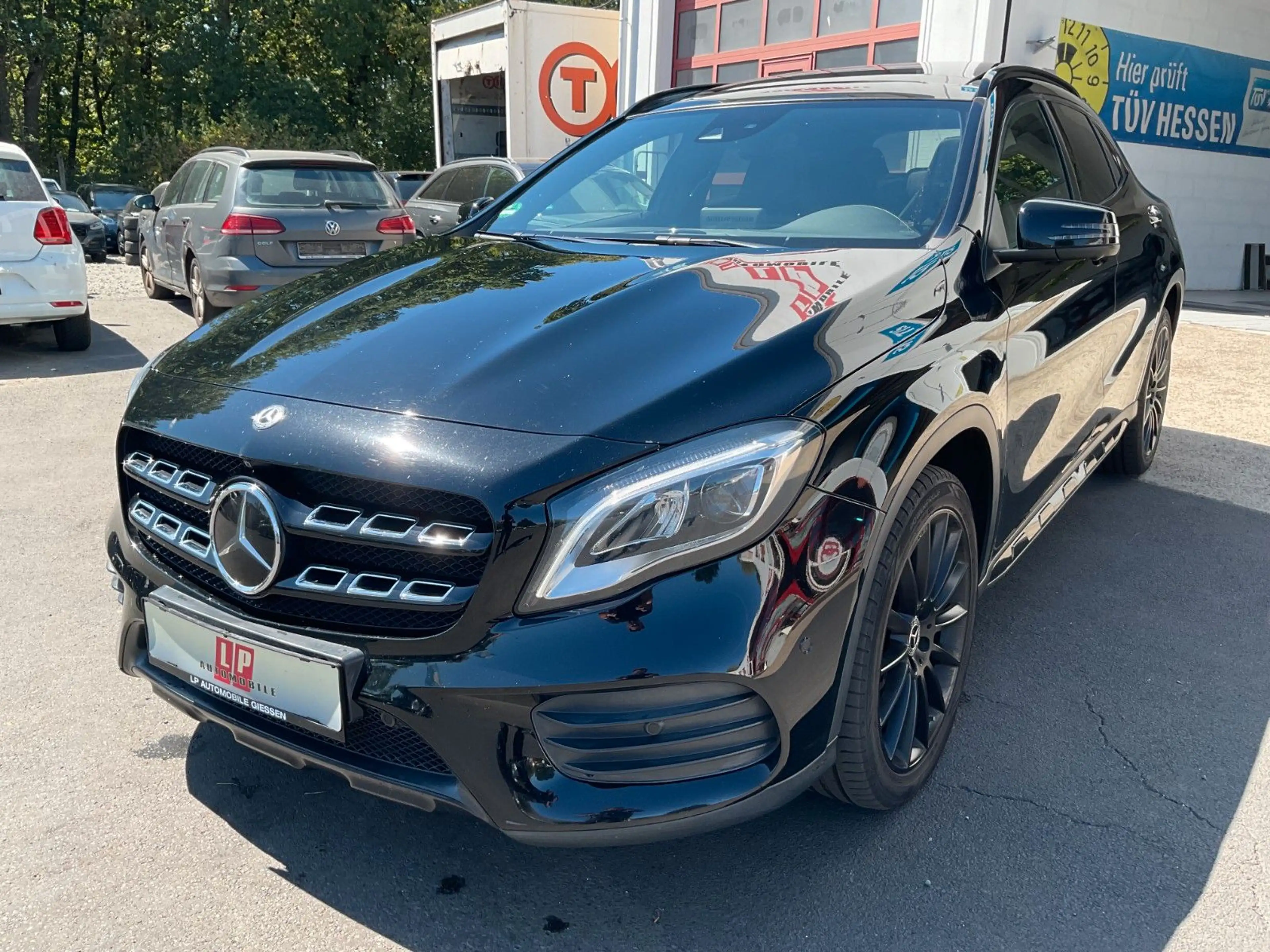 Mercedes-Benz GLA 250 AMG 4Matic LED Pano Kamera Standh. SHZ