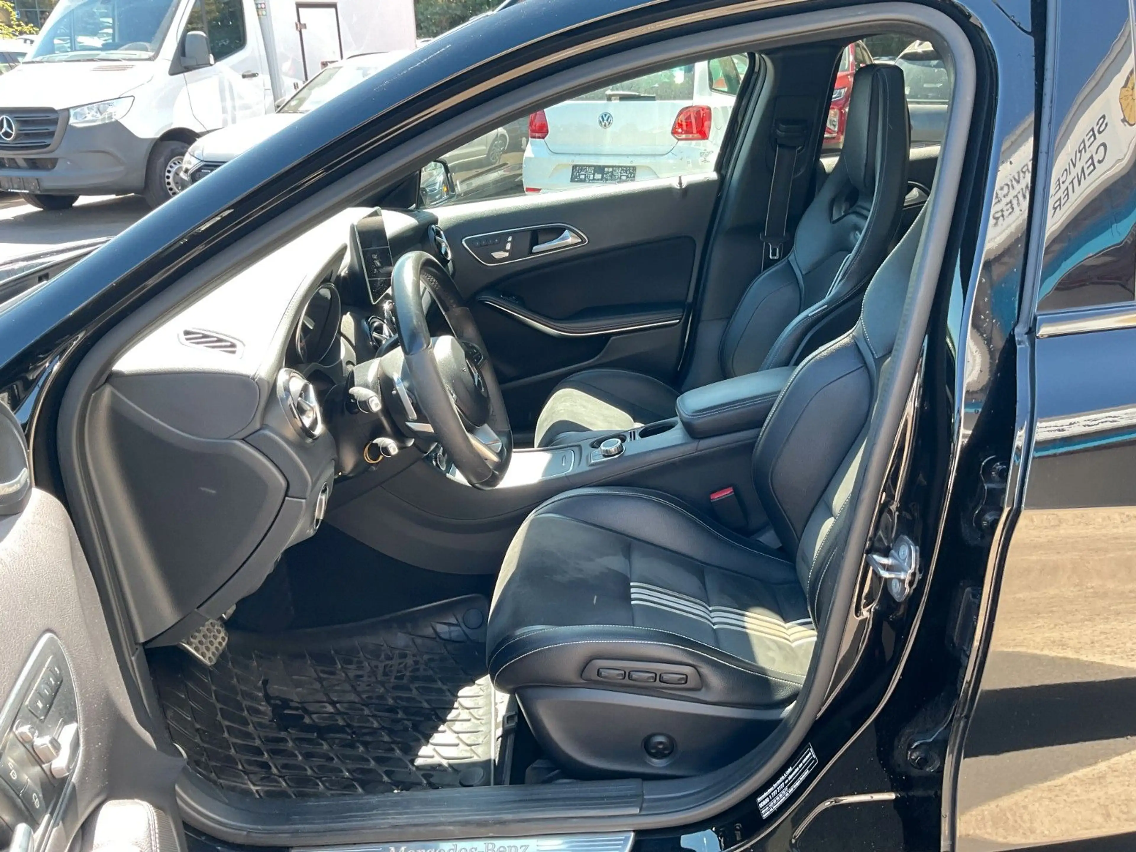 Mercedes-Benz GLA 250 AMG 4Matic LED Pano Kamera Standh. SHZ — photo 9