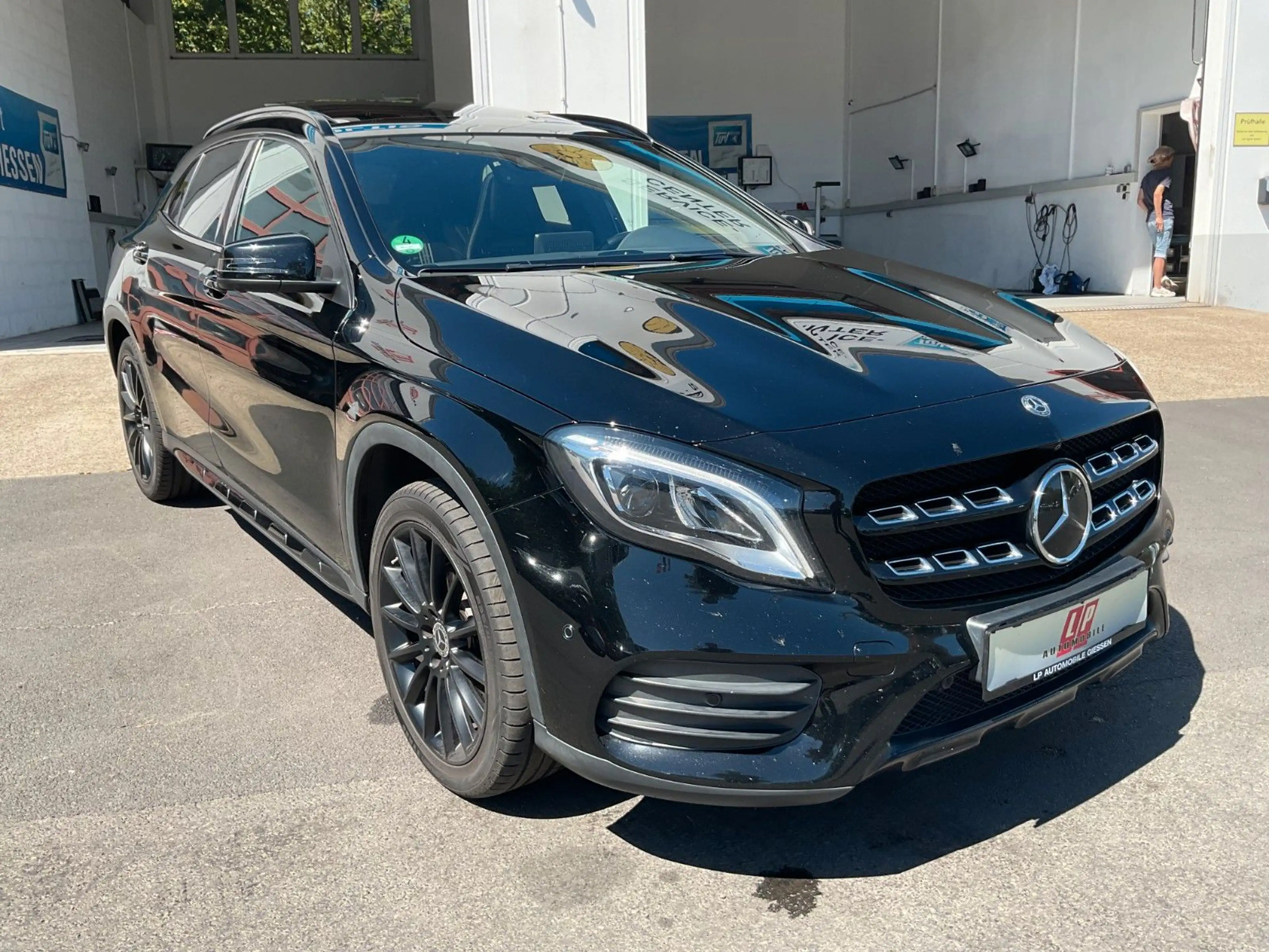 Mercedes-Benz GLA 250 AMG 4Matic LED Pano Kamera Standh. SHZ — photo 3