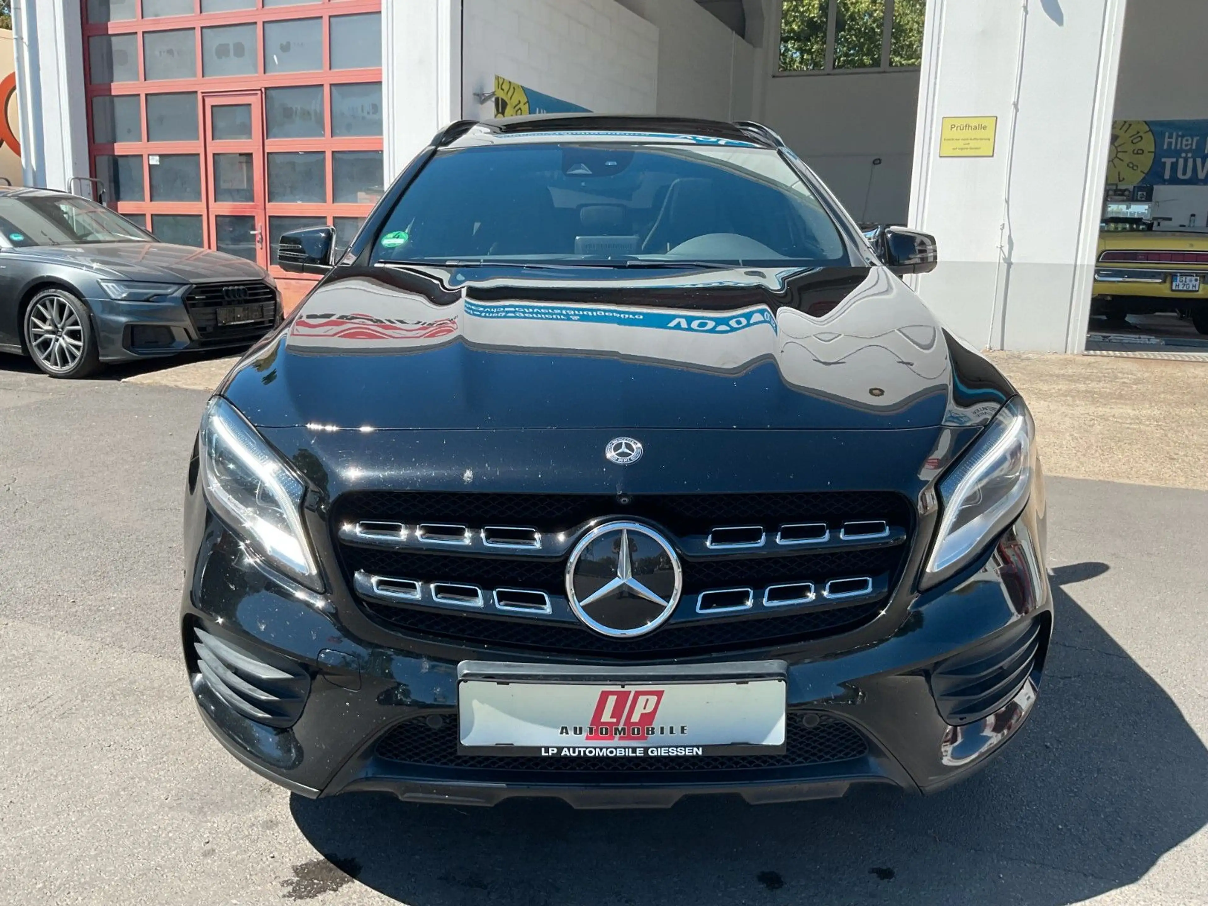 Mercedes-Benz GLA 250 AMG 4Matic LED Pano Kamera Standh. SHZ — photo 2