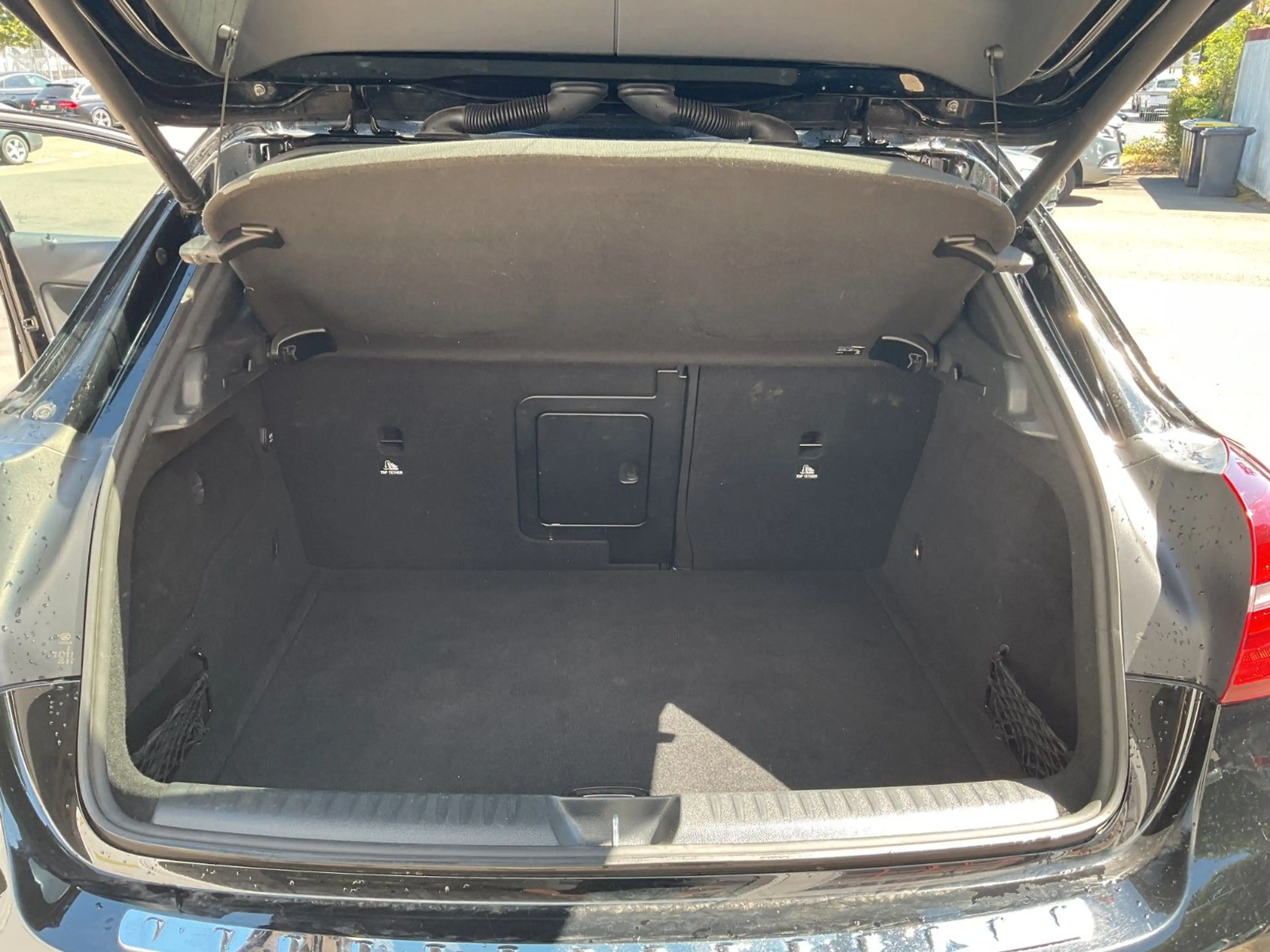 Mercedes-Benz GLA 250 AMG 4Matic LED Pano Kamera Standh. SHZ — photo 11