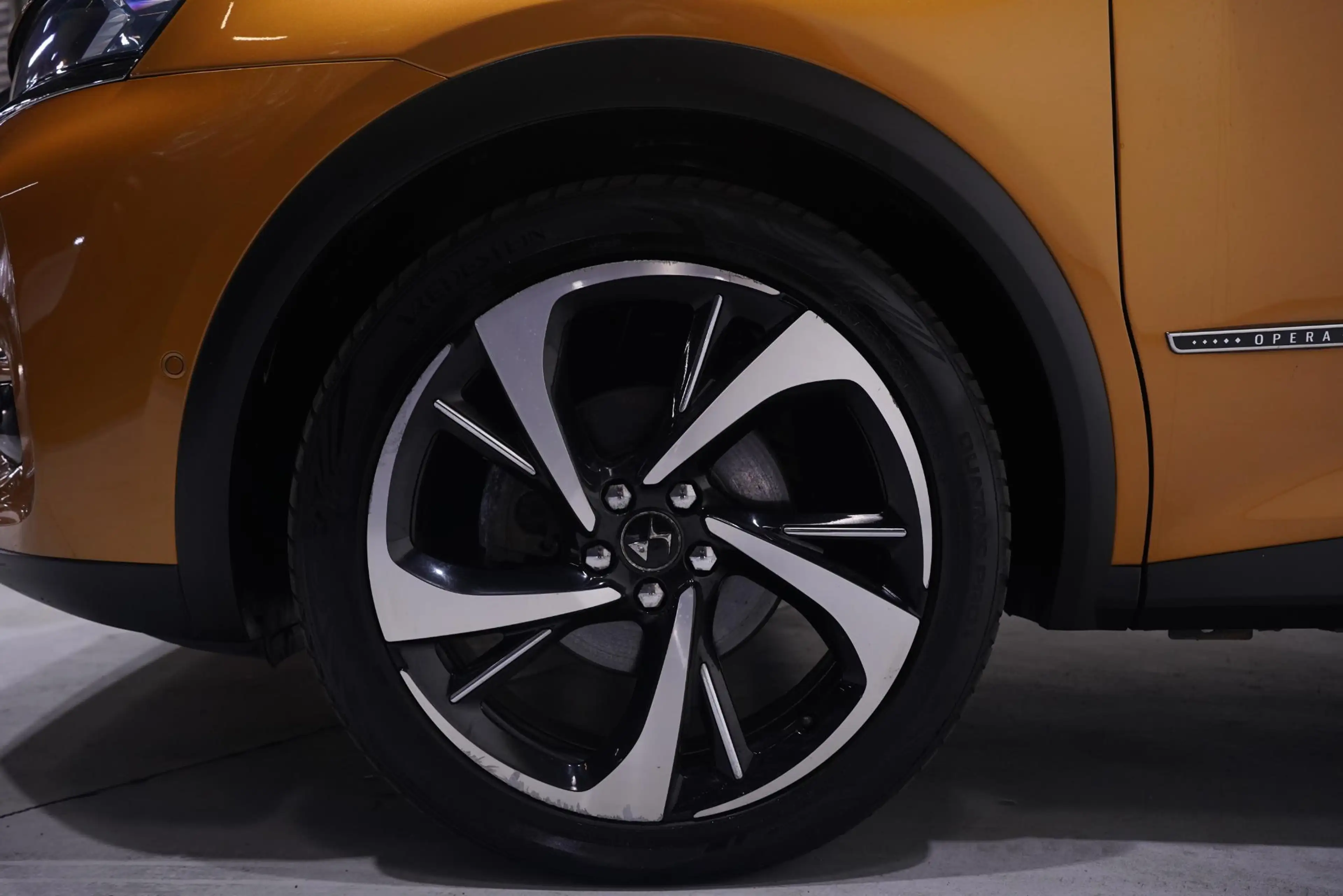 DS Automobiles DS 7 Crossback 1.6 PureTech La Premiere Curcuma-uitvoering ledere — photo 6