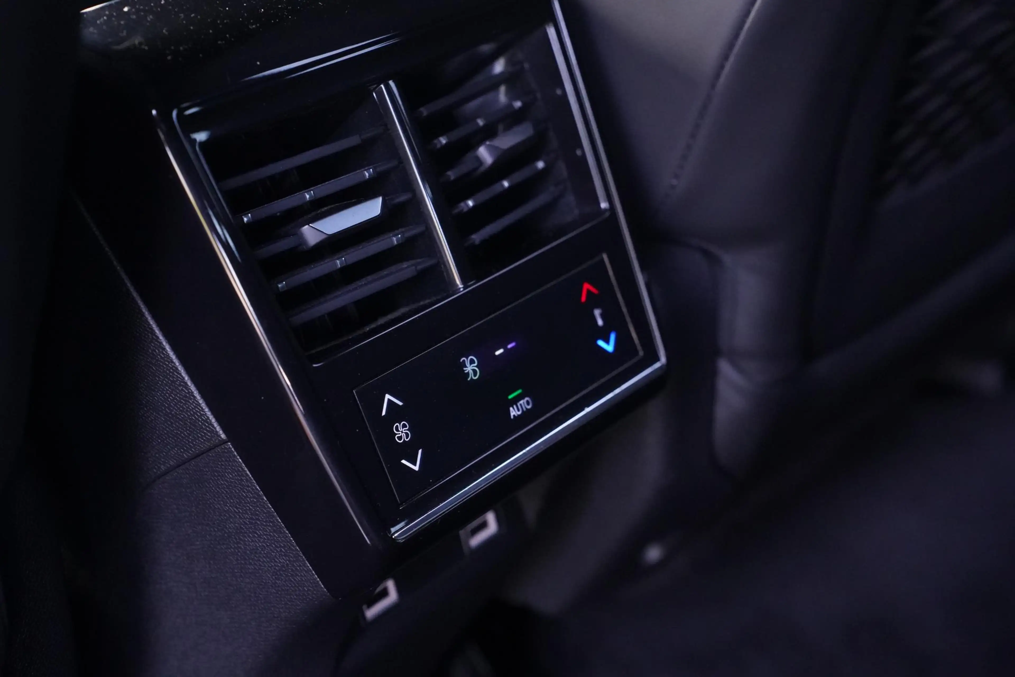 DS Automobiles DS 7 Crossback 1.6 PureTech La Premiere Curcuma-uitvoering ledere — photo 48