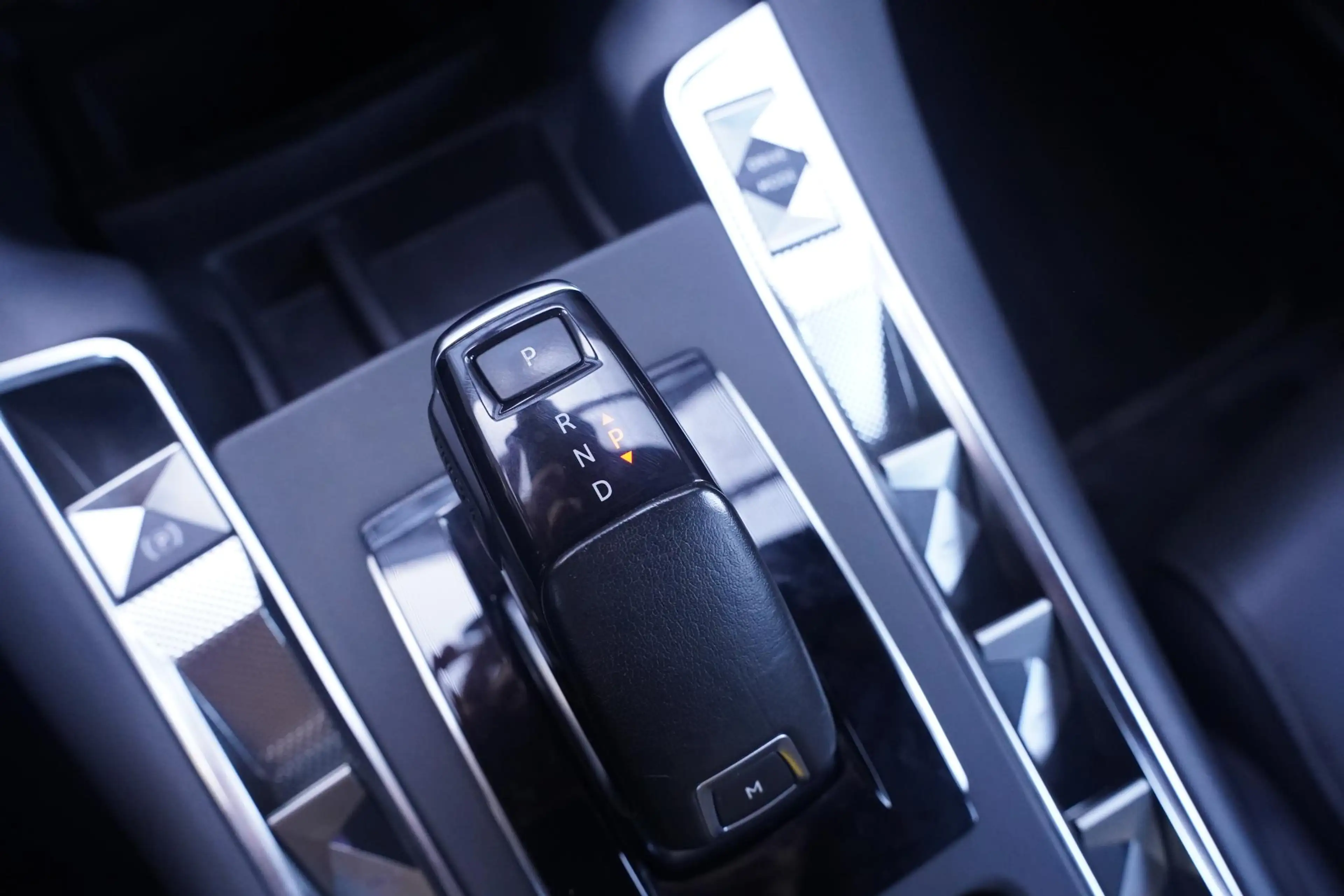 DS Automobiles DS 7 Crossback 1.6 PureTech La Premiere Curcuma-uitvoering ledere — photo 28