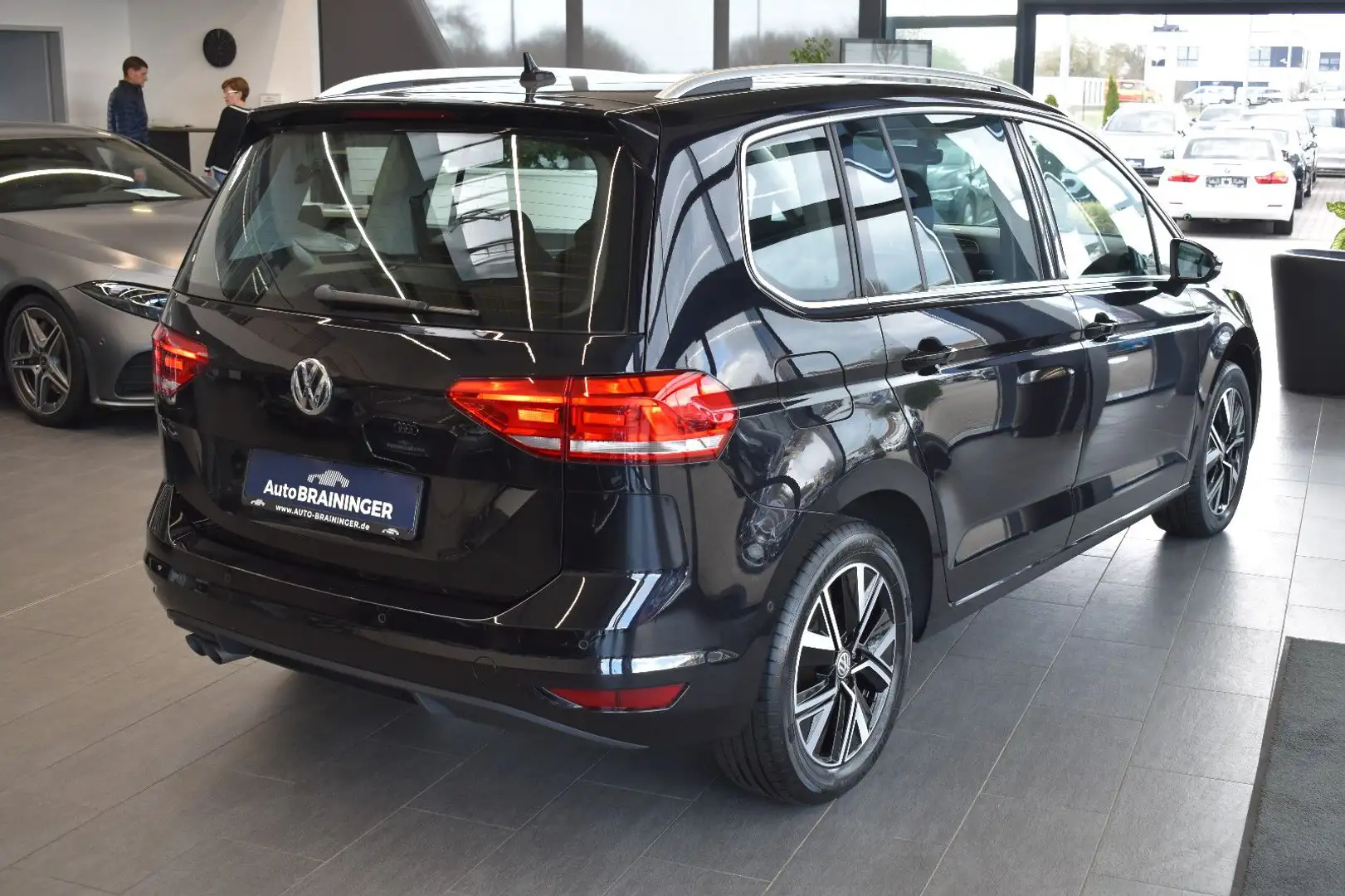 Volkswagen Touran 2.0TDI Highline DSG 7-Sitzer LED~Navi~ACC Schwarz - 2